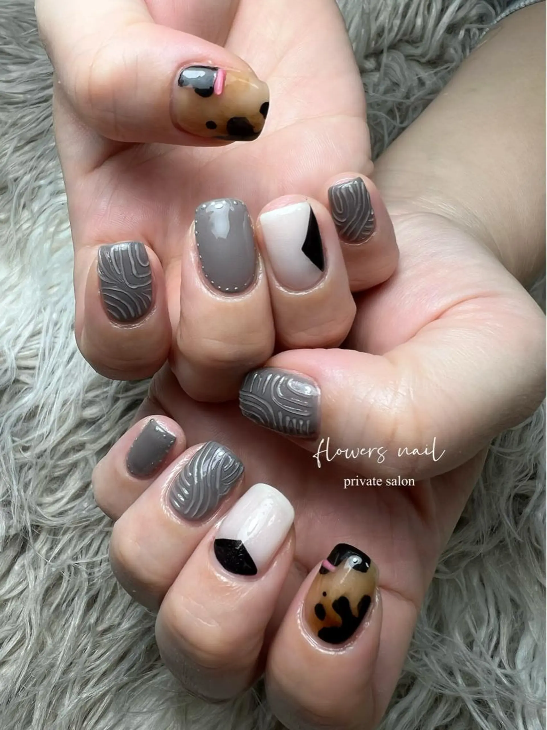 ネイル アニマル柄 ジェルネイル 持ち込み ニュアンスネイル パラジェル ハンドネイル flowers nailのネイルデザイン