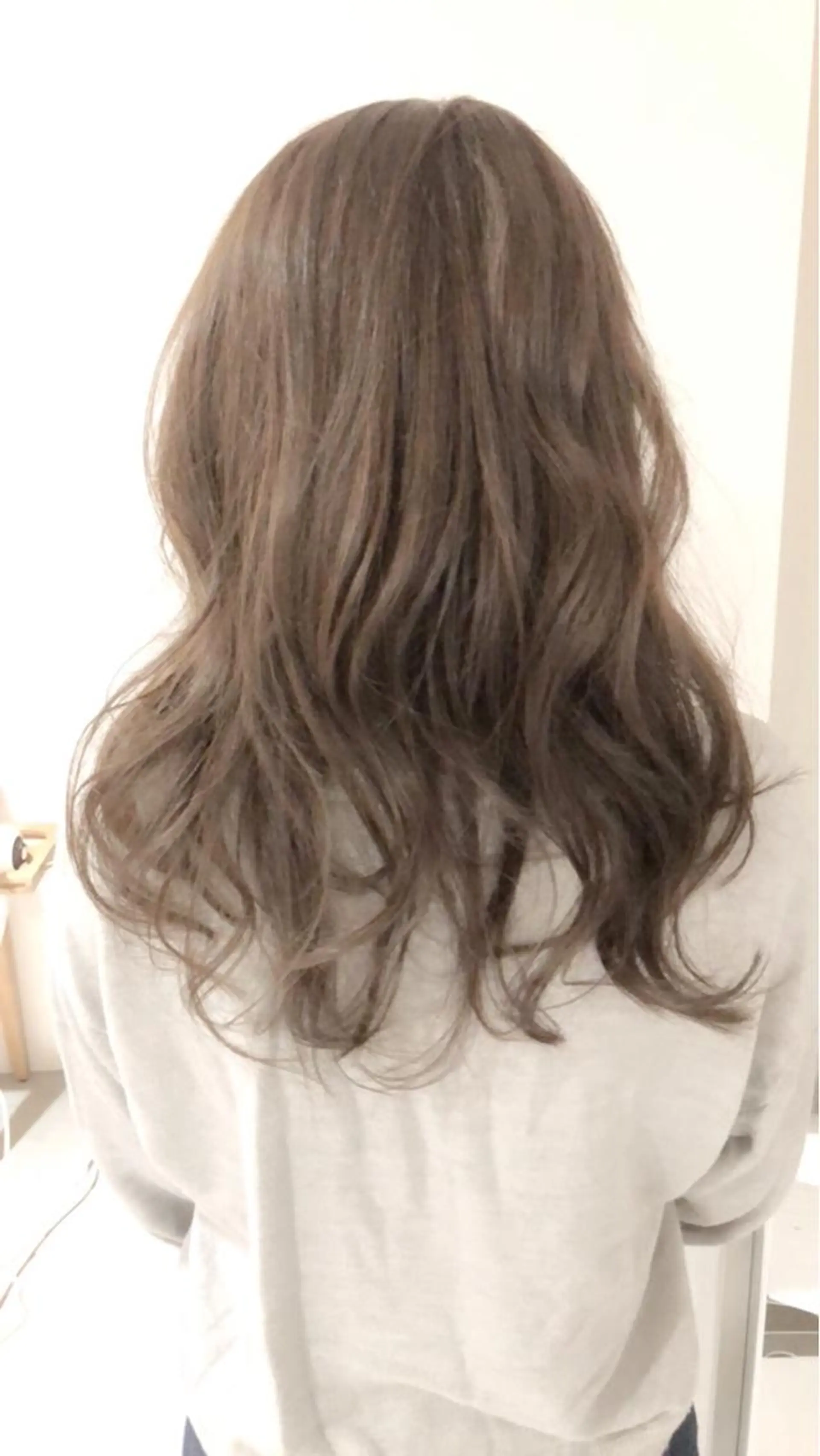 ロング カラー グレージュ ミルクティーグレージュ エフェクトブリーチ エクステhiroのヘアスタイル