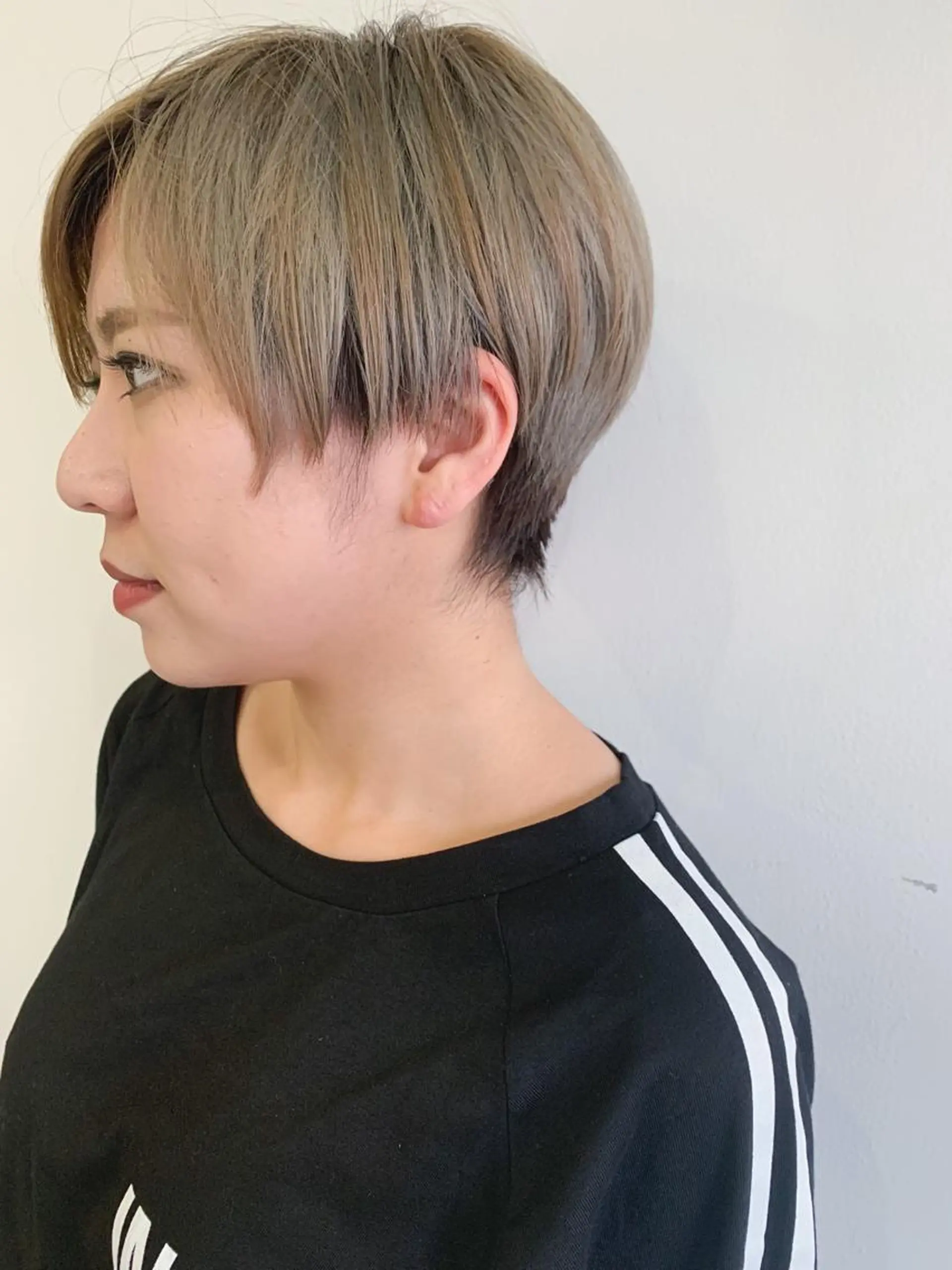 ショート nuu所属・💜ショート💜 ウルフ、ボブ二色亜美のヘアスタイル