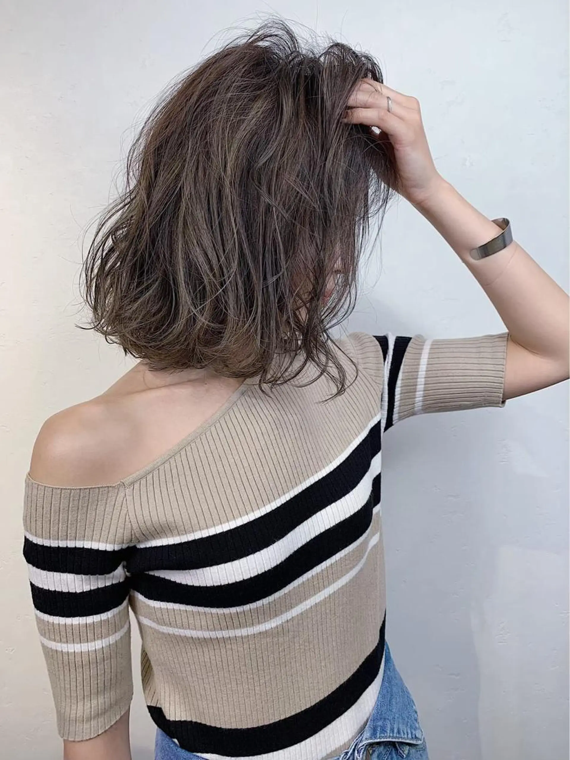 ミディアム カラー _WHITE 高槻のヘアスタイル