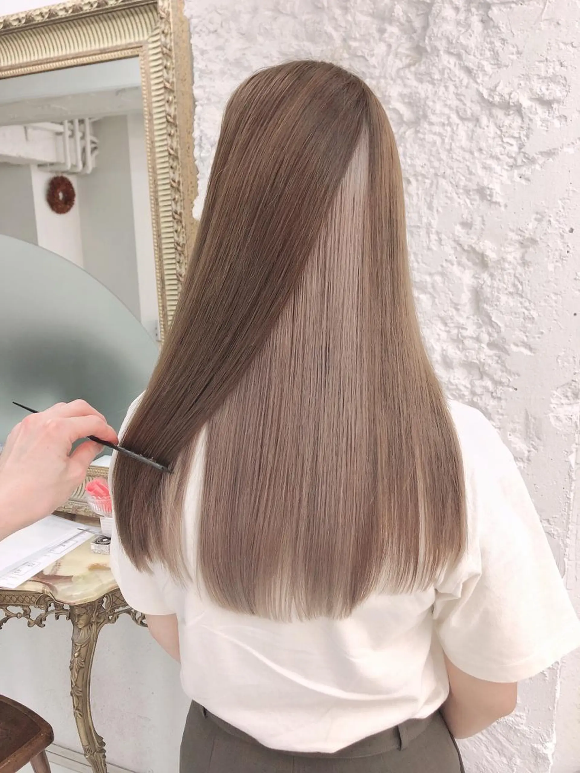 ロング カラー ベージュカラー ミルクティーベージュ 夏山 秀憲のヘアスタイル