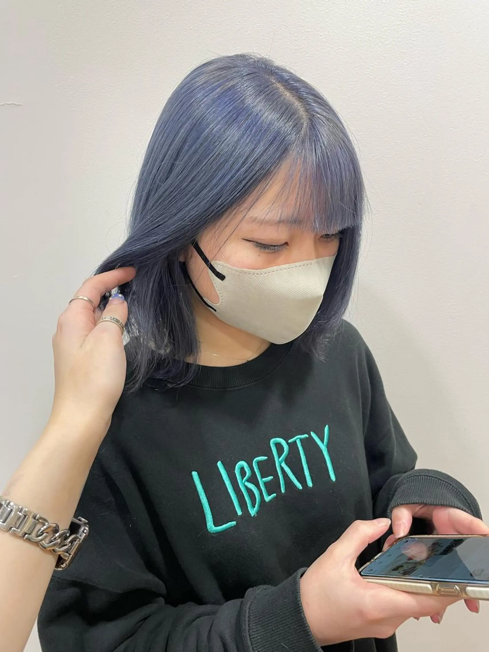 ミディアム カラー カット ヘアカラー 水色/ペールカラー/ レイヤー💫mayuのヘアスタイル