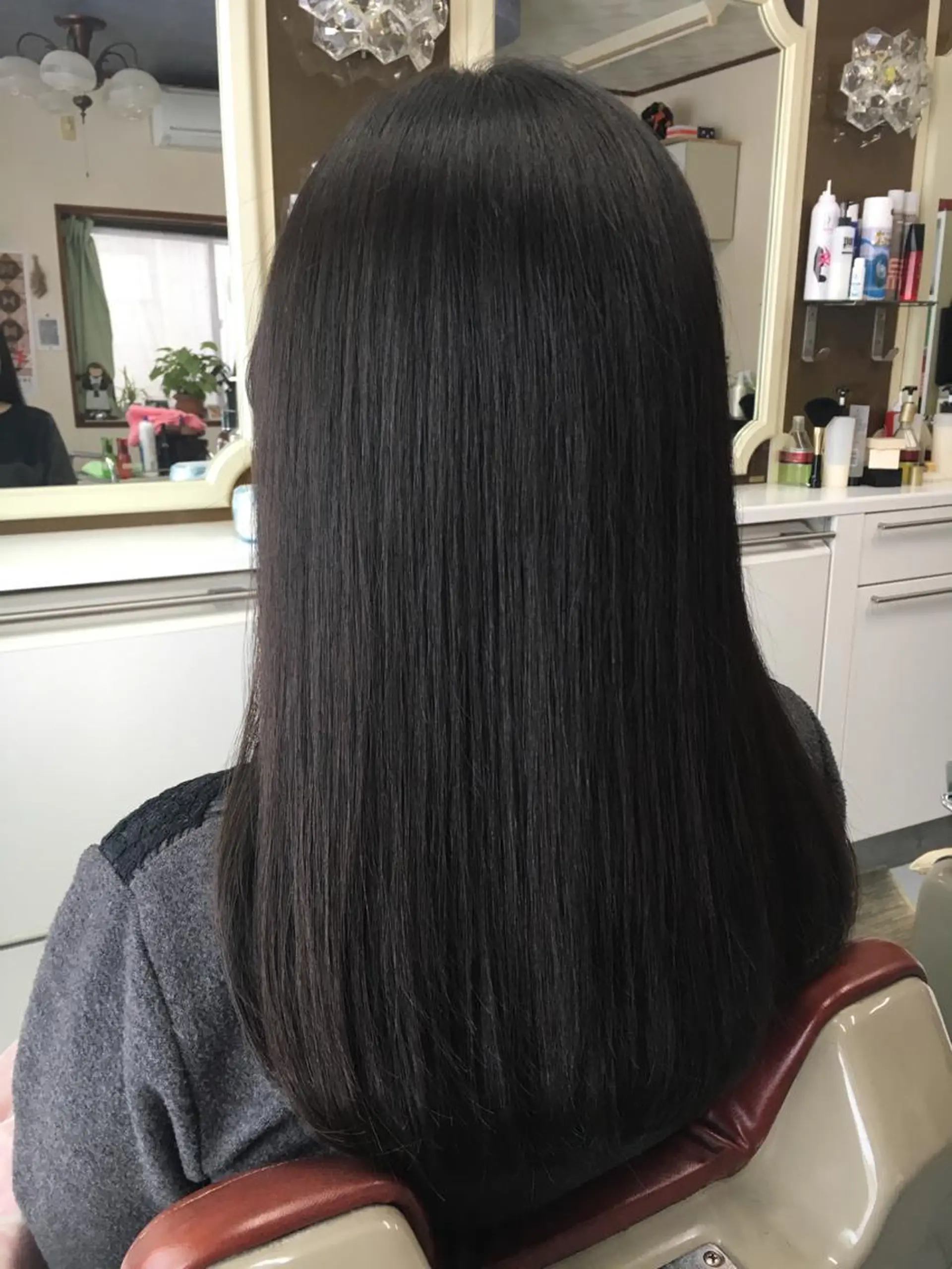 ロング ストウ ナナエのヘアスタイル