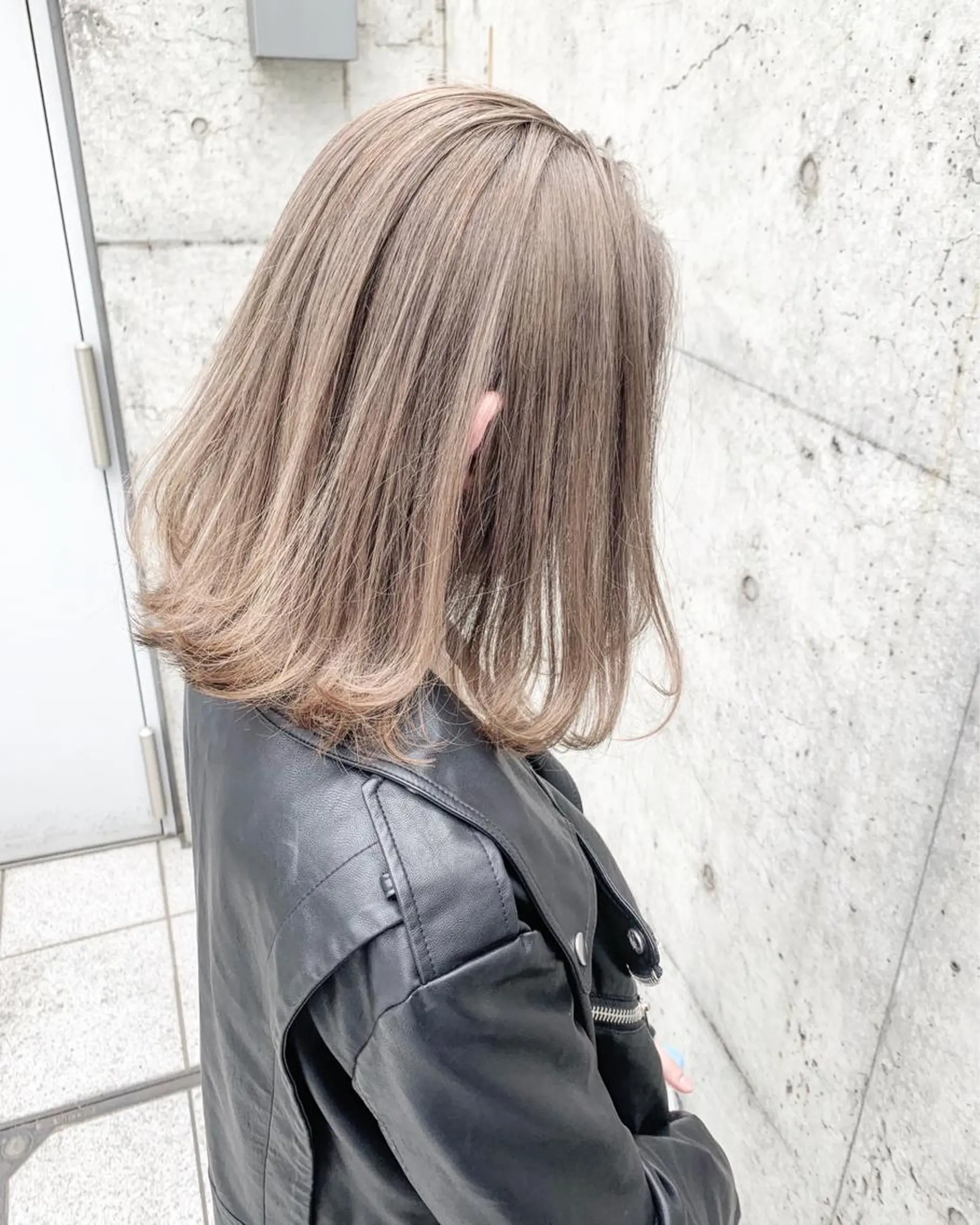 ショート カラー ヘアアレンジ ベージュカラー ブリーチ ミルクティーベージュ 垢抜け案内人 鈴木聖矢✂️のヘアスタイル