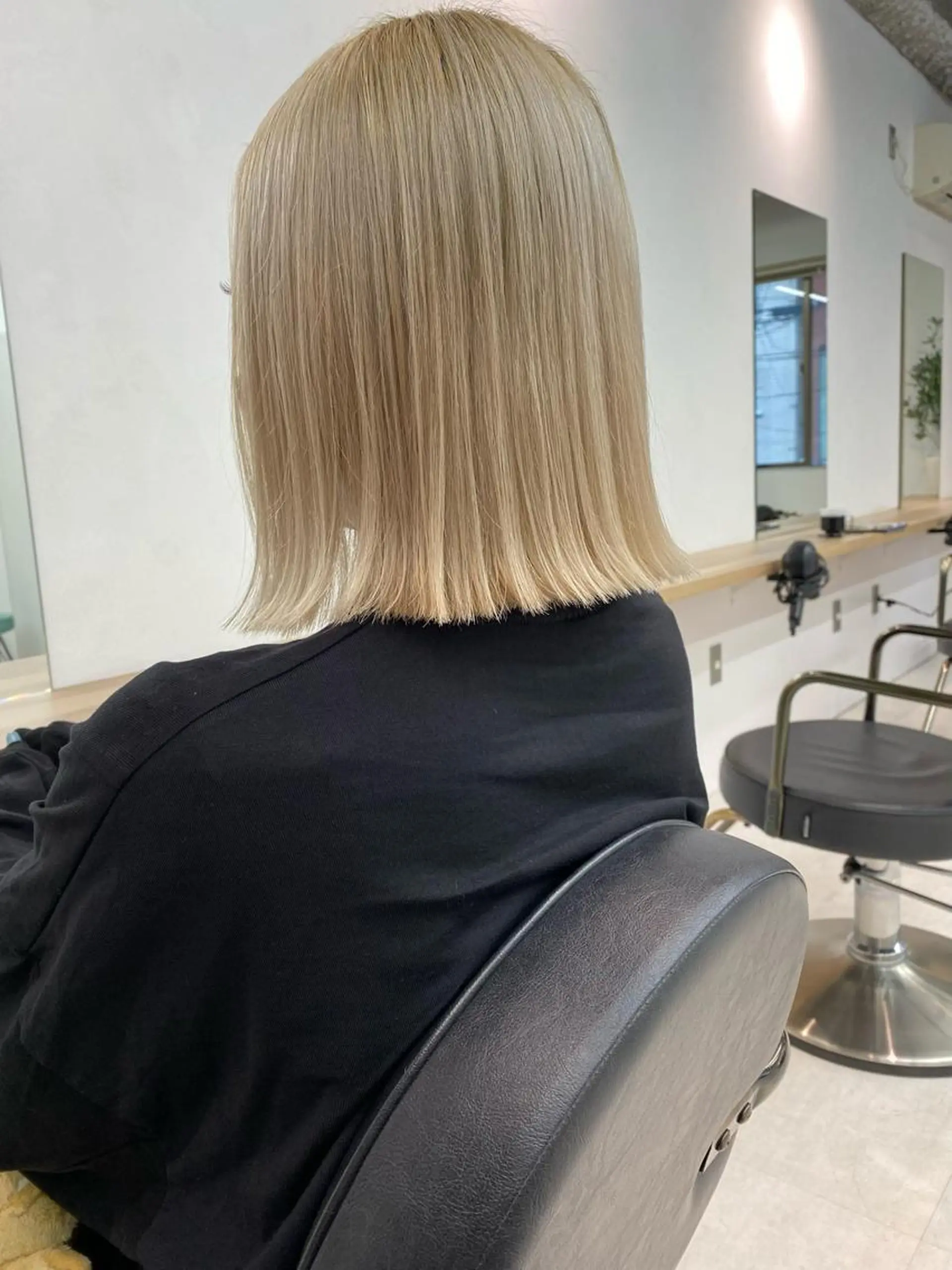 ミディアム カラー ブロンド ボブ 外ハネヘア カット ヘアカラー トリートメント ハイトーン特化🌟 仲川和人のヘアスタイル