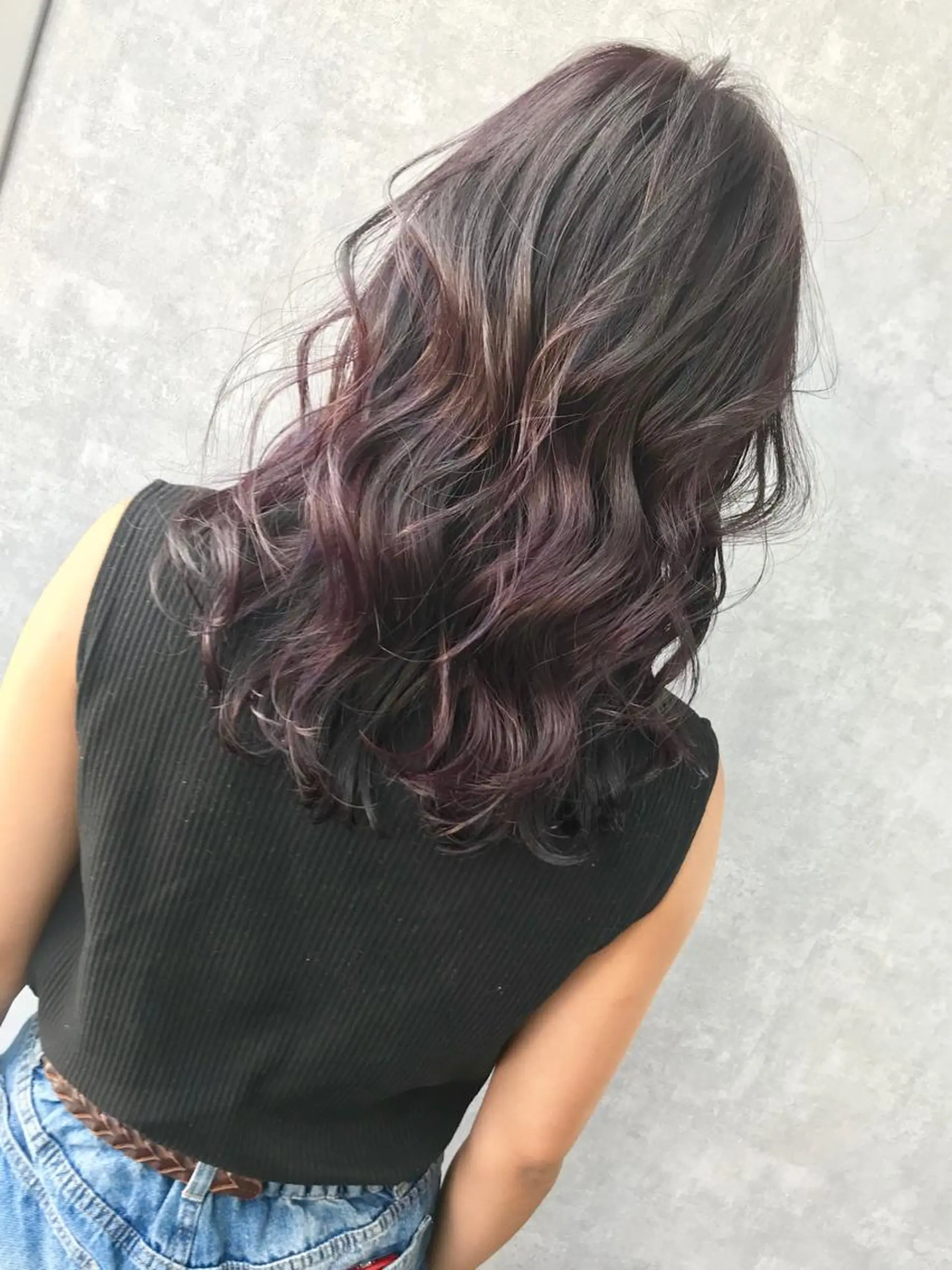 セミロング カラー カシス グラデーションカラー パープルカラー TOMOYAレイヤー ブリーチ縮毛矯正のヘアスタイル