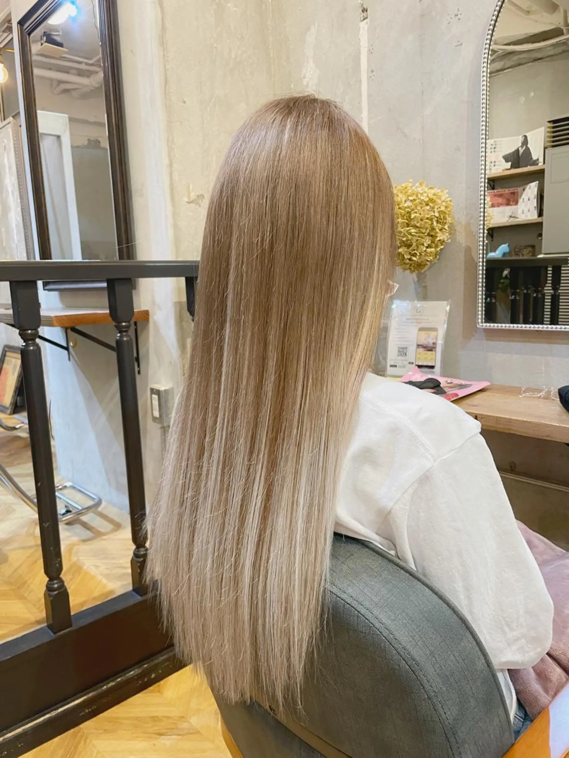 ロング カラー シールエクステ ミストバング ベージュカラー ブリーチ 透明感カラー カット ヘアカラー エクステ エクステ指名No.1 【店長】橘田のヘアスタイル