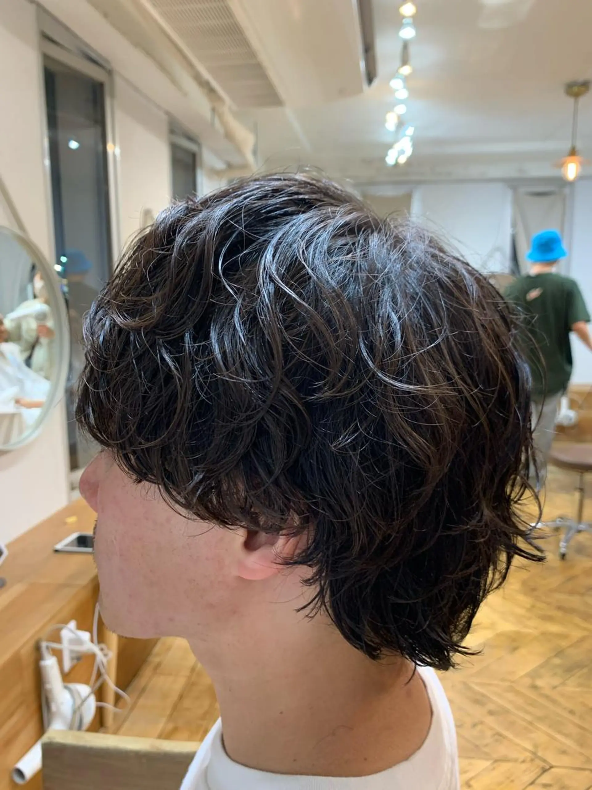 ミディアム パーマ メンズ ミディアムパーマ メンズパーマ メンズウルフカット ウルフカット スパイラルパーマ メンズStylist 山根慧のヘアスタイル