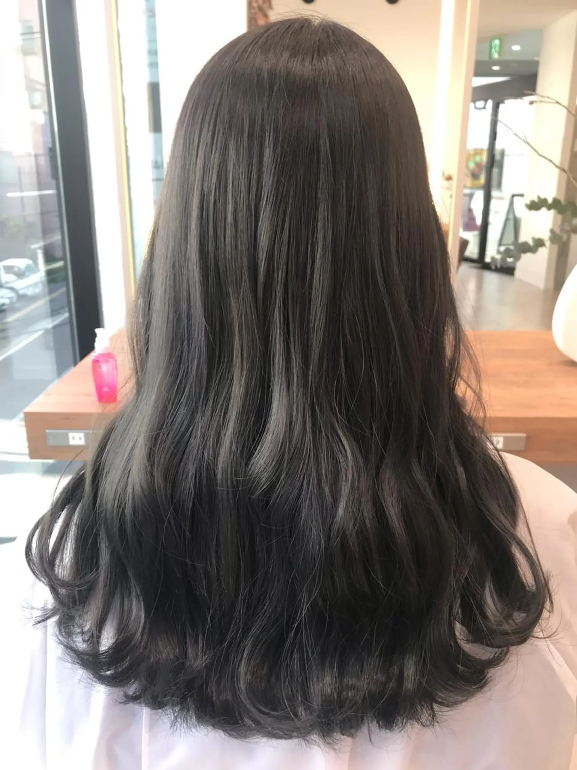 セミロング カラー 黒髪 ブルーカラー ブルーブラック 木野田 萌のヘアスタイル