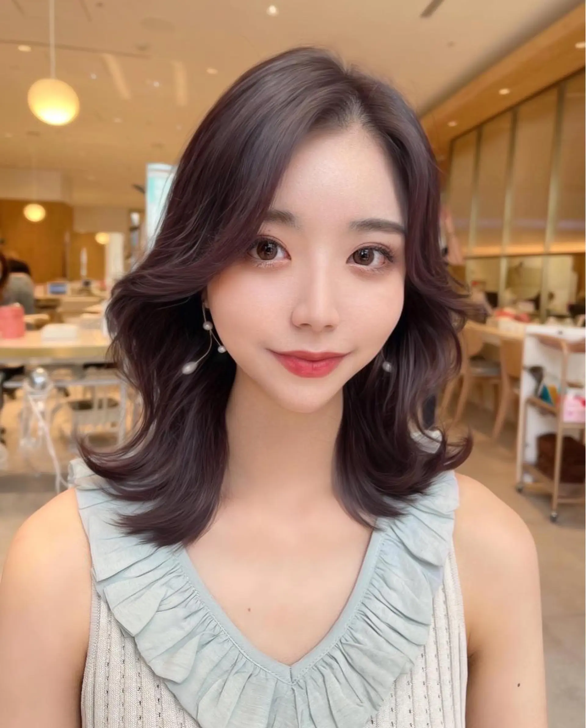 ミディアム レイヤーカット カット ヘアカラー トリートメント ボブパーマ ウルフパーマのヘアスタイル