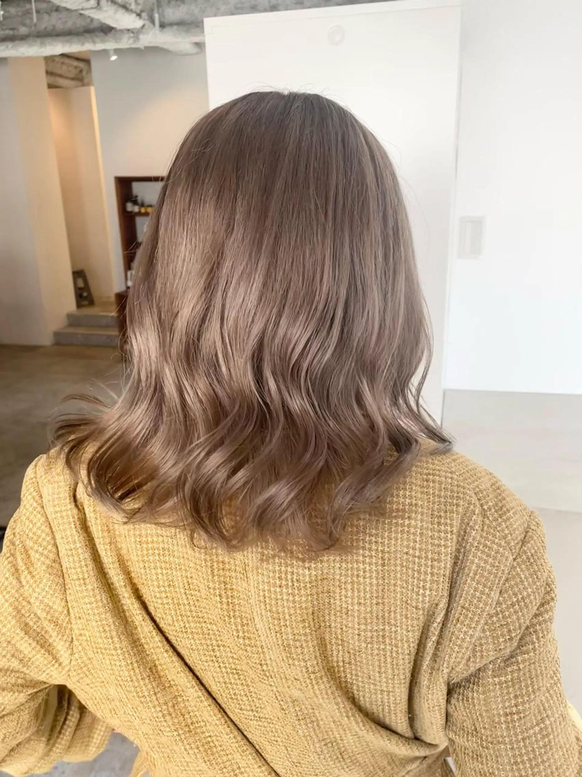 ミディアム カラー ブリーチ グレージュ ミルクティーグレージュ ヘアカラー トリートメント 中目黒🌼 🌼ハナのヘアスタイル