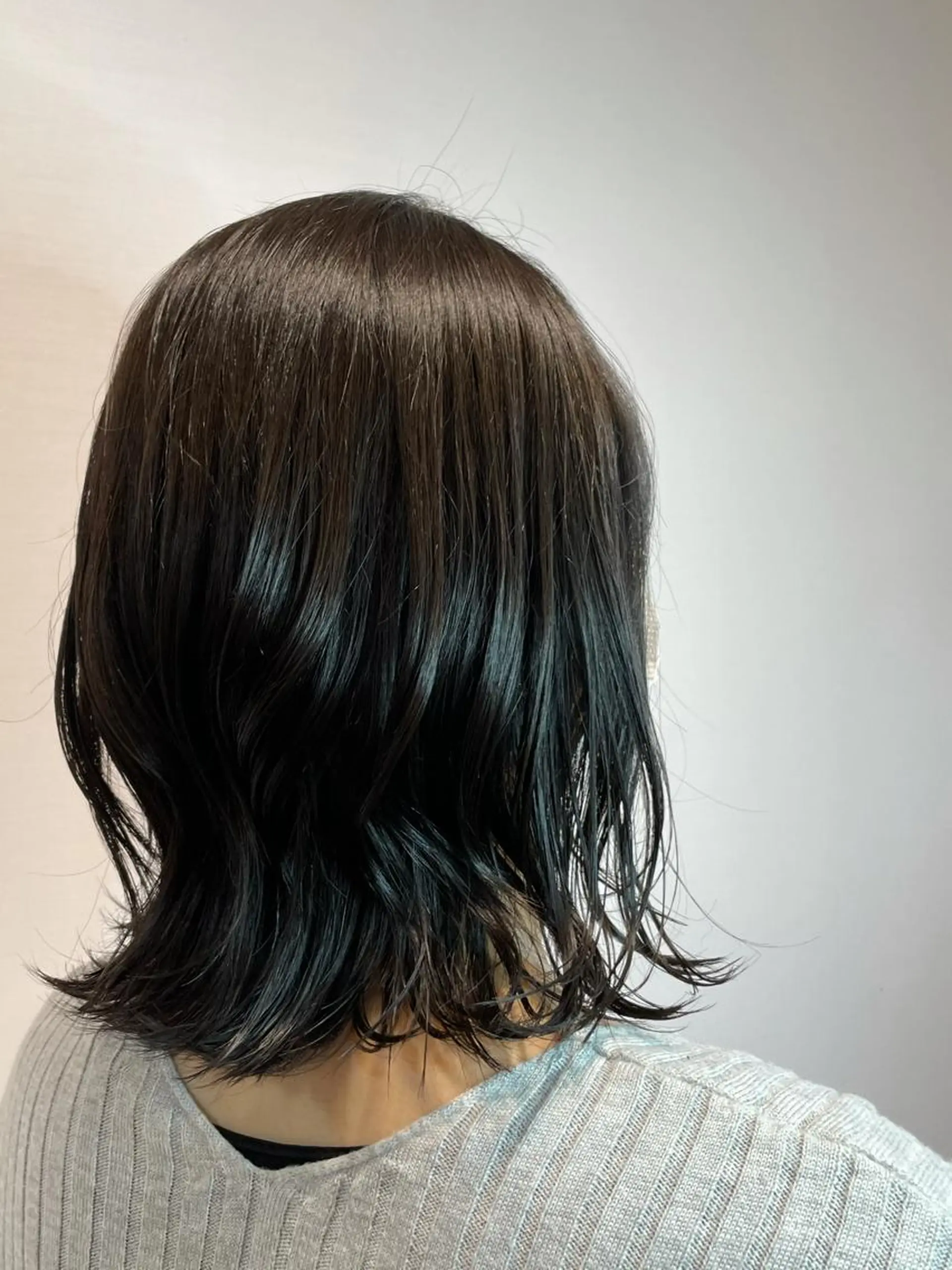 ミディアム 外ハネヘア カット ヘアカラー トリートメント 吉川 舞雪のマツエク・マツパデザイン
