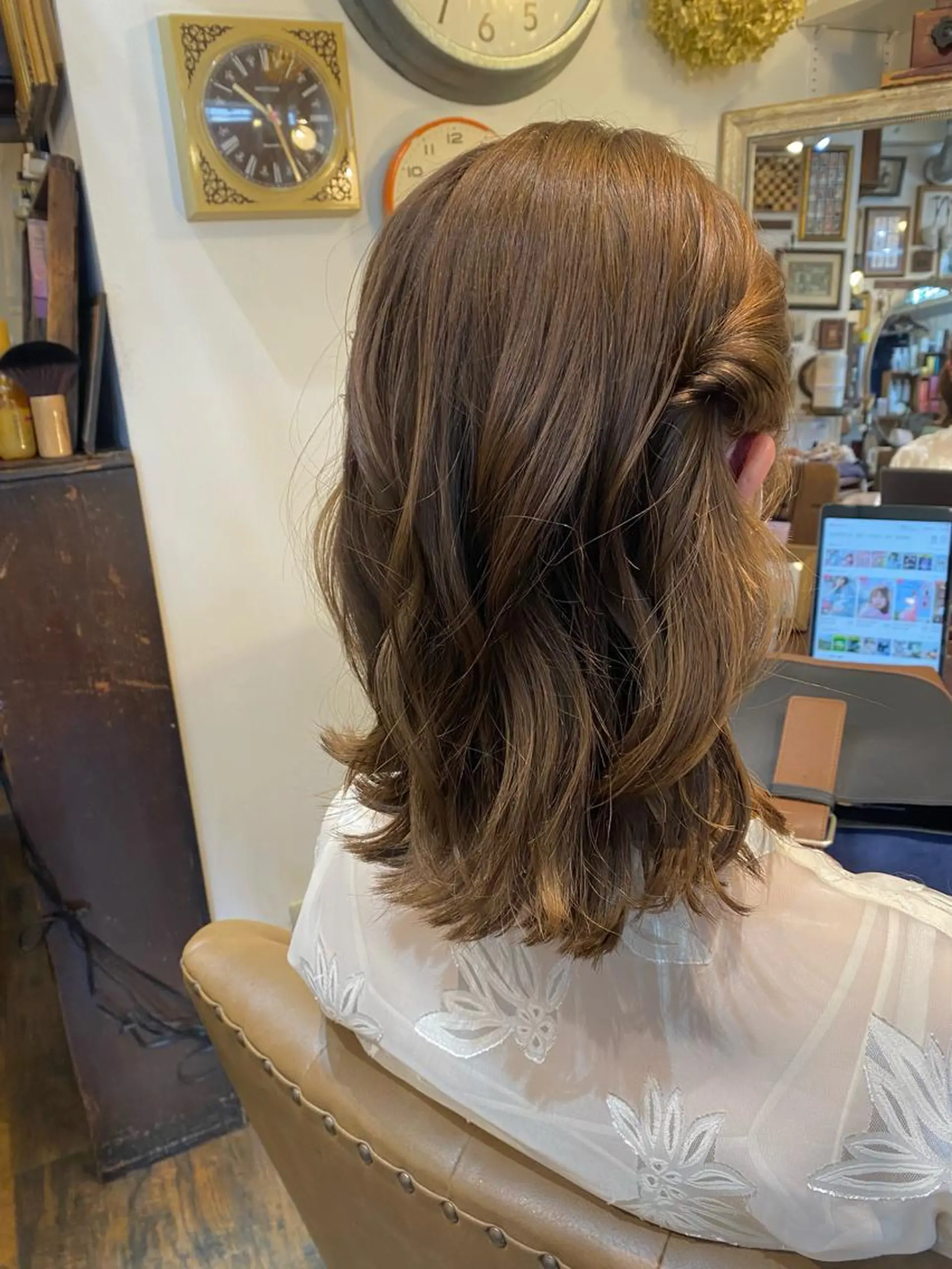セミロング ヘアアレンジ ヤスザトアヤノ ／レイヤー／オリーブのヘアスタイル