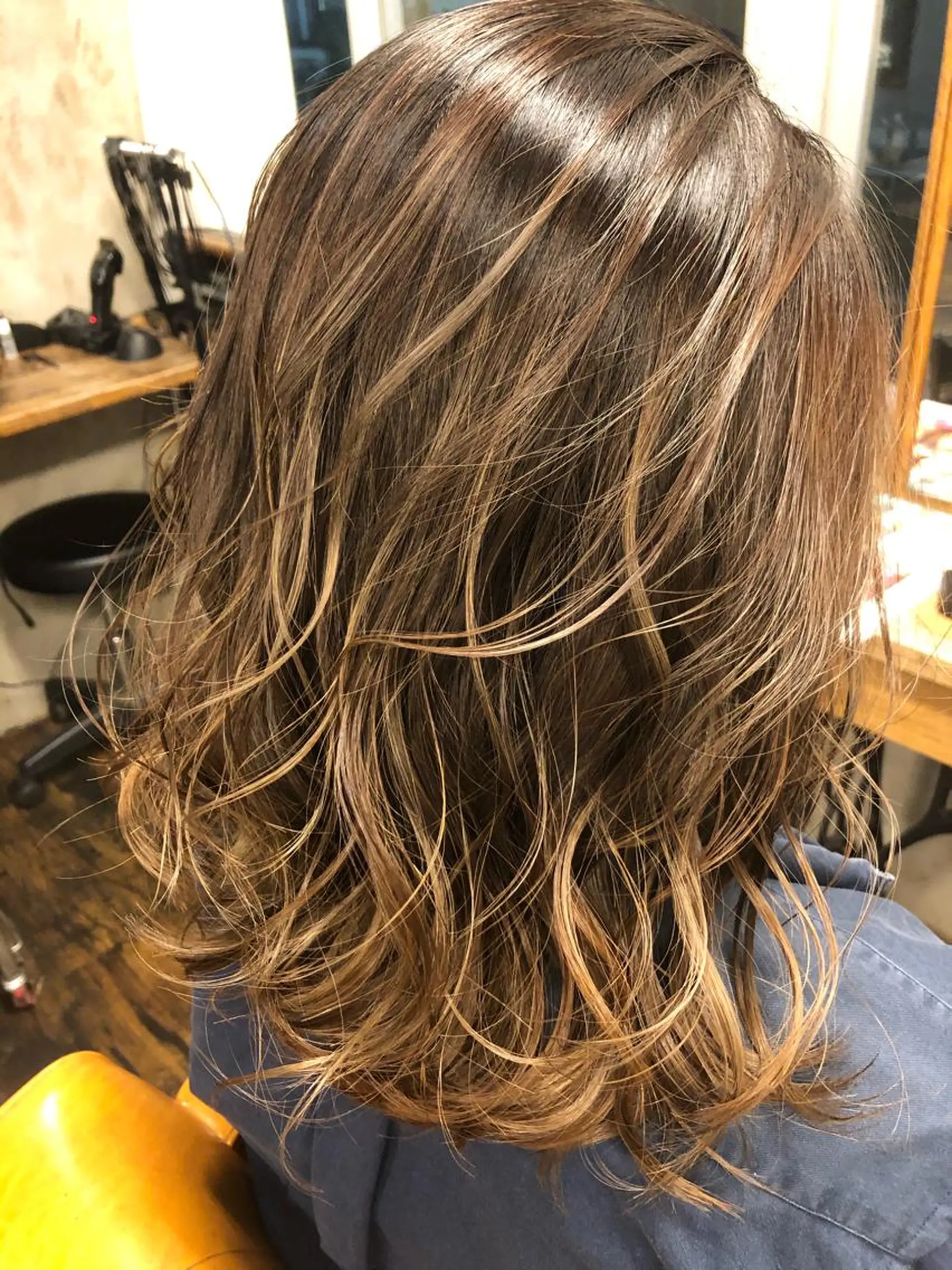 ミディアム カラー バレイヤージュ ブリーチ ケアブリーチ グラデーションカラー ハイライトカラー ヘアカラー sweetroom茅ヶ崎南口店所属・∮フェードスタイル∮ 加藤嘉陛のヘアスタイル