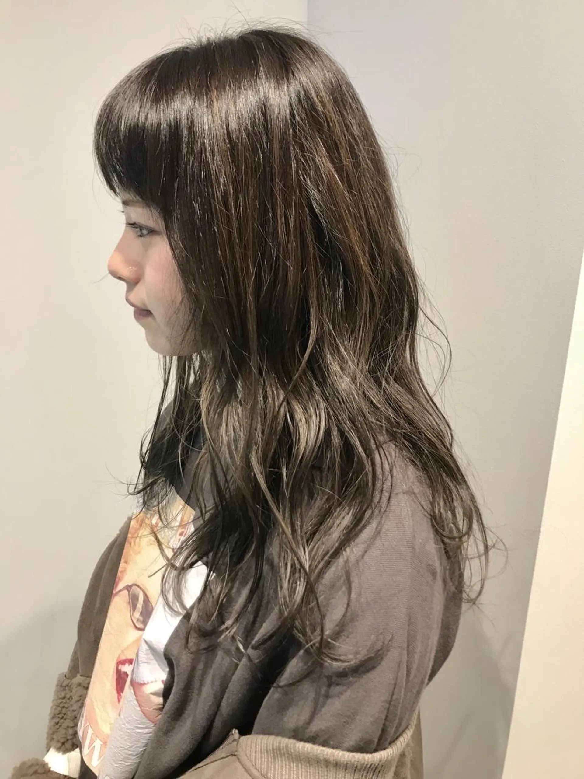 ロング カラー ベージュカラー グラデーションカラー ハイライトカラー ハイライト カット ヘアカラー トリートメント ショートヘア💫 ハイトーン西田拓馬のヘアスタイル