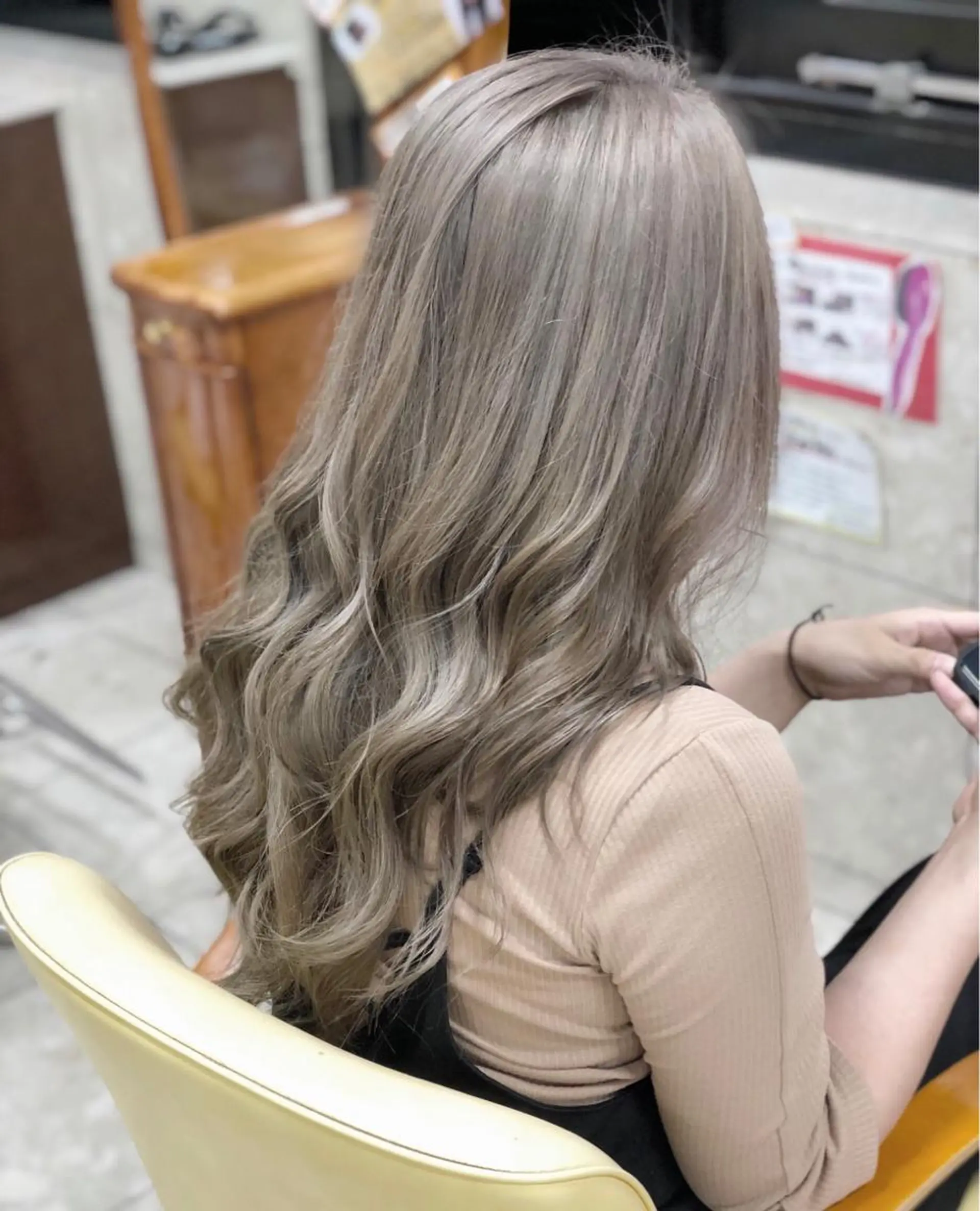 セミロング ヘアカラー aura所属・ashida yuukiのヘアスタイル