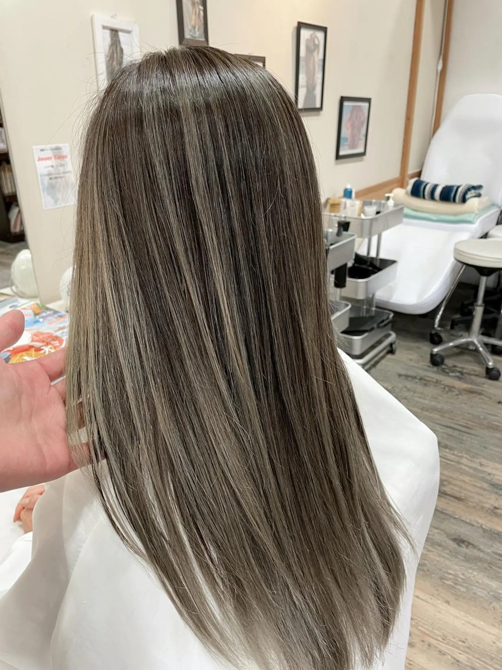 セミロング ハイライト レイヤーカット ヘアカラー トリートメント WONK. ウォンク 心斎橋のヘアスタイル