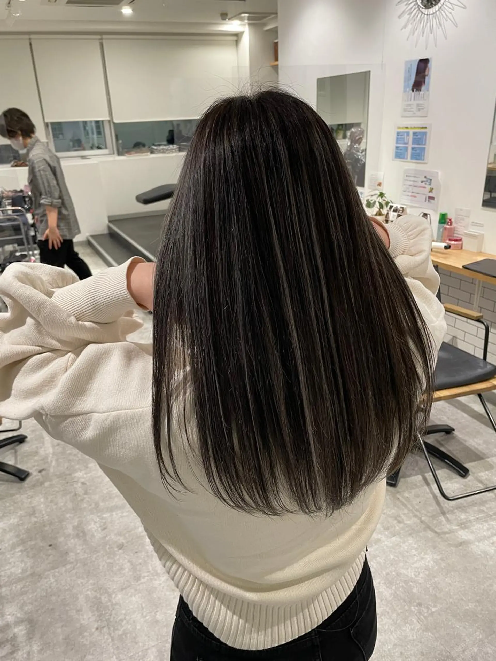 セミロング ヘアカラー 大人レイヤー ヨシミカズヤのヘアスタイル