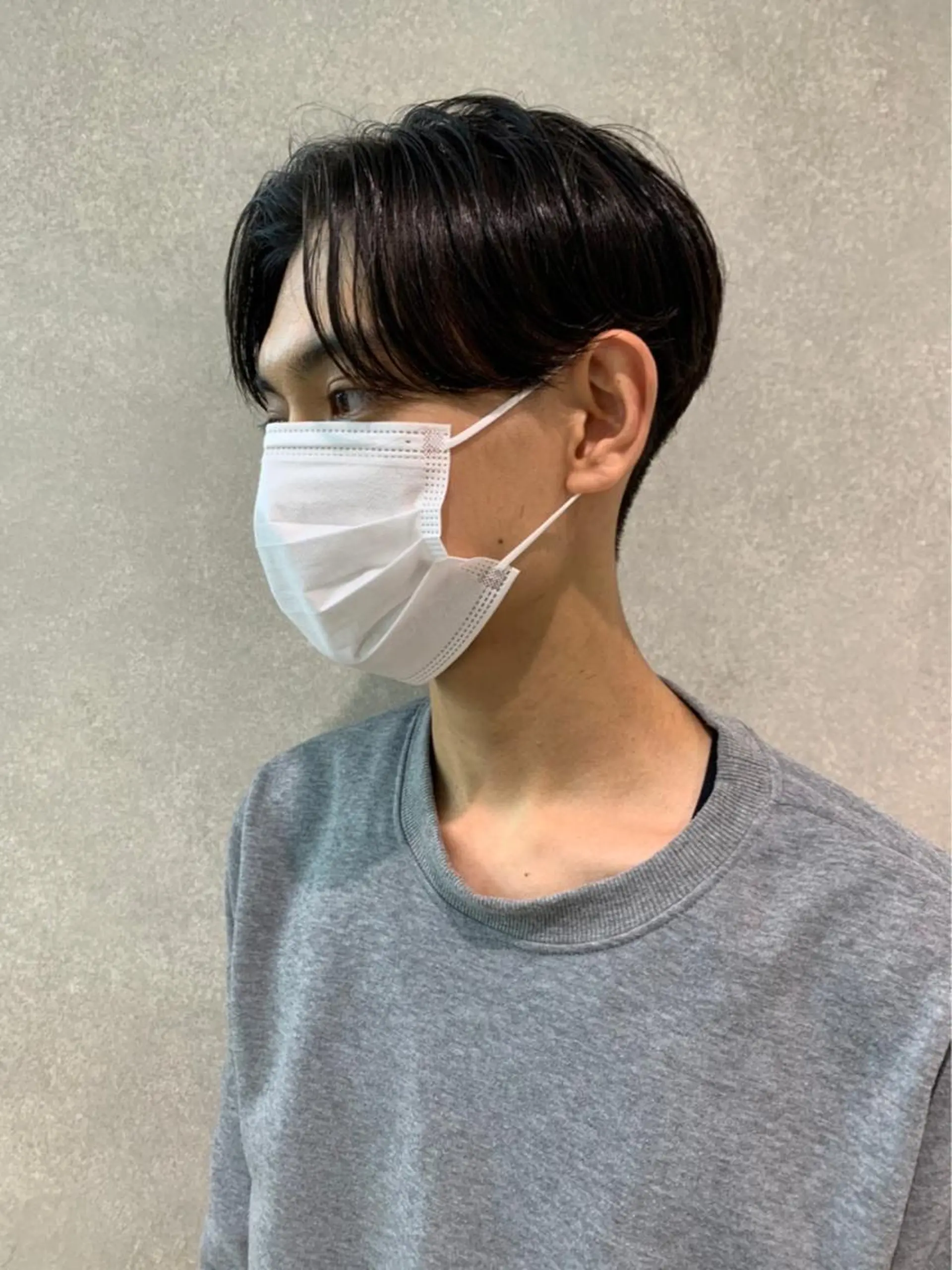 メンズ アイブロウ メンズブリーチ センターパート メンズインナーカラー マッシュ シースルーマッシュ カット 韓国ヘア🦋 MIYUのヘアスタイル