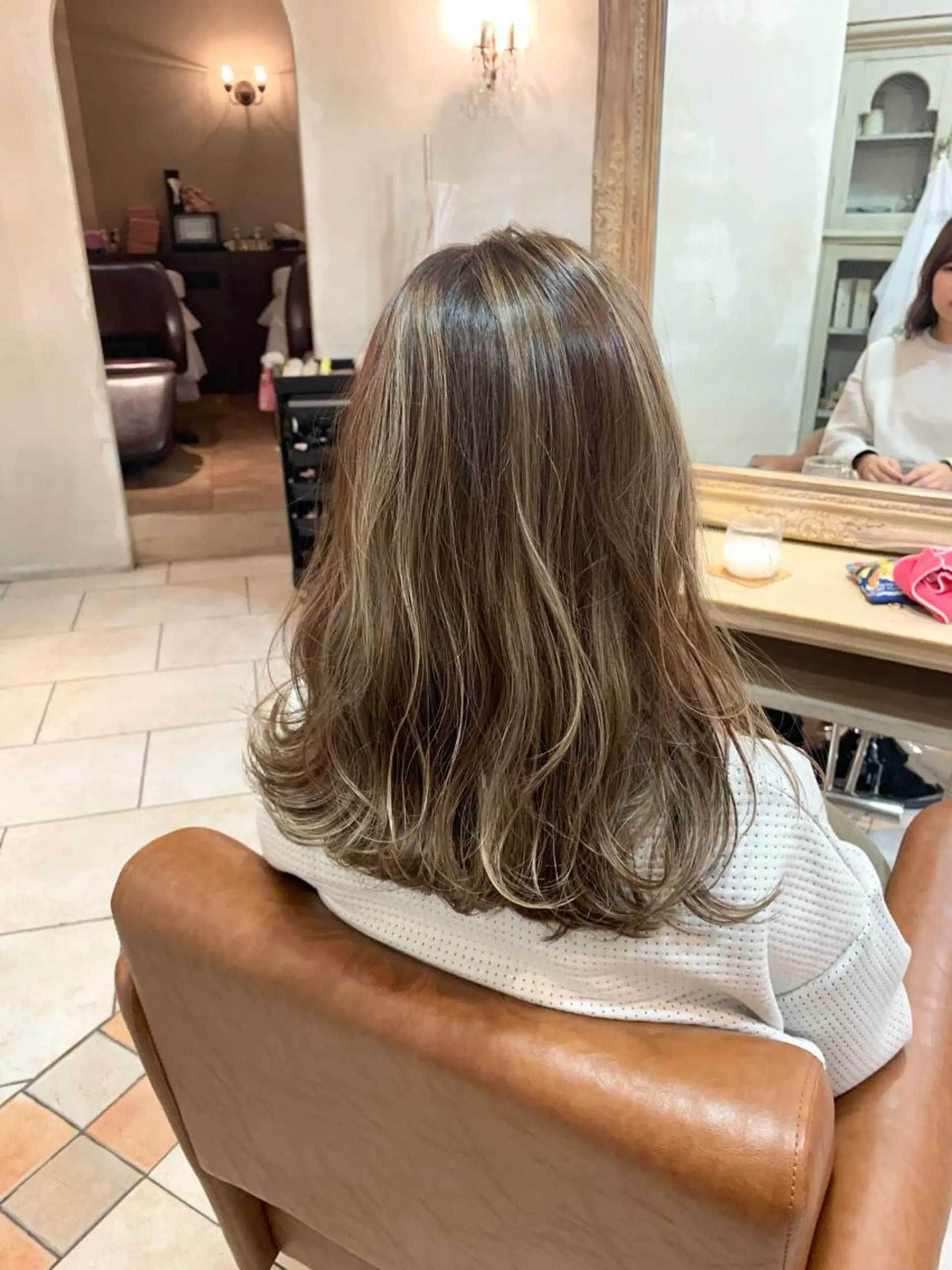 セミロング カラー アッシュ ベージュカラー ハイライトカラー ハイライト 森 早希絵のヘアスタイル