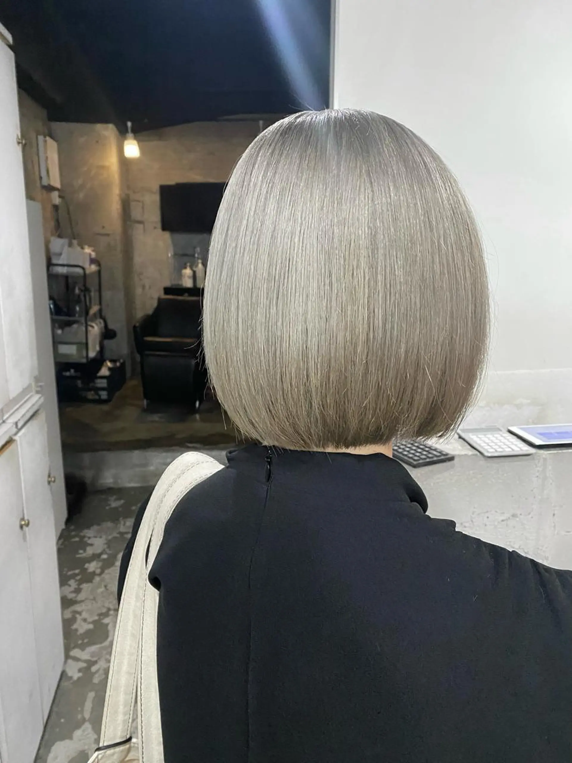 ショート カラー ヘアアレンジ シルバー ボブ カット ヘアカラー ［似合わせヘア］ ✂︎OGURO✂︎のヘアスタイル