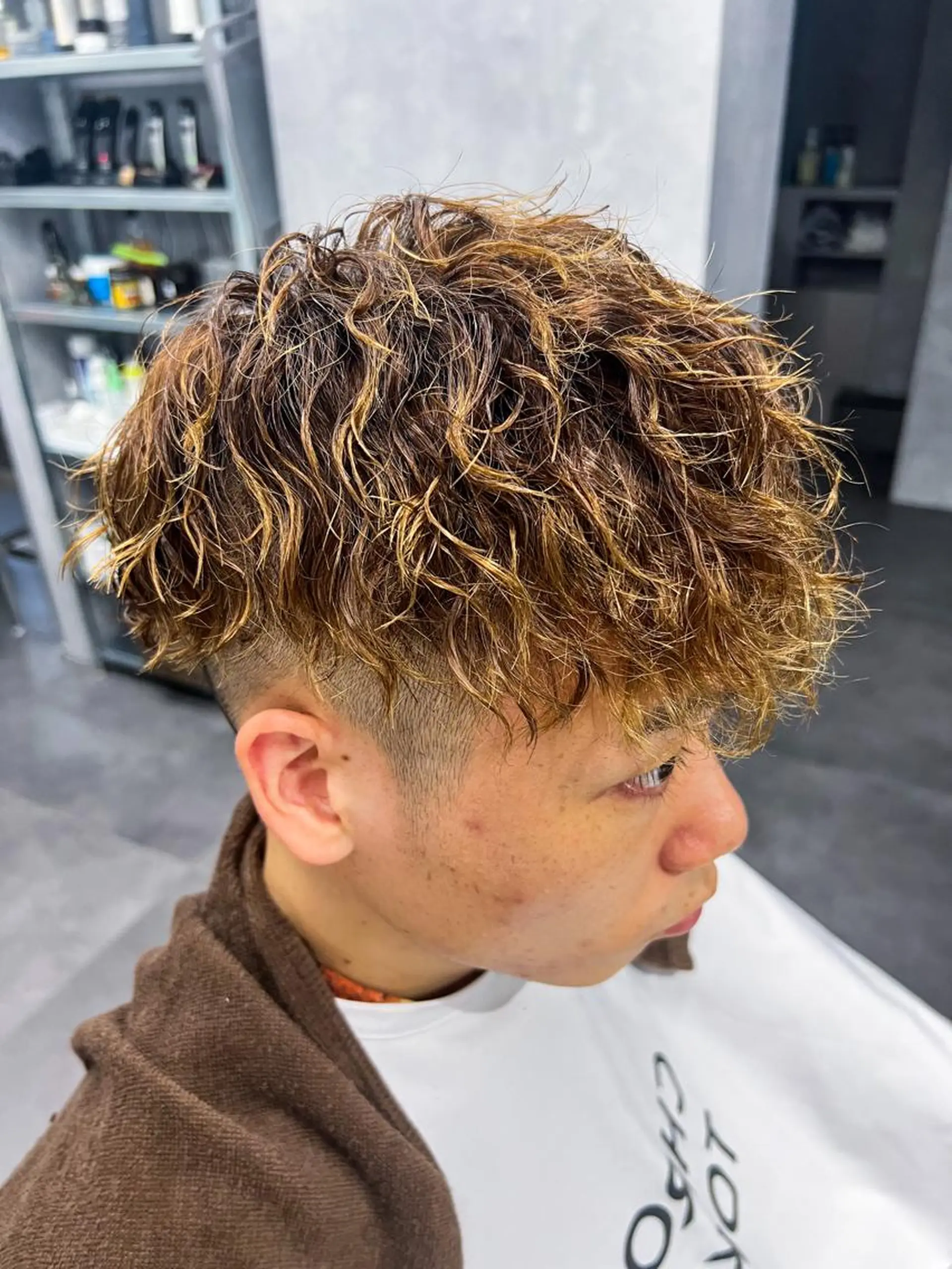 ショート パーマ メンズ フェードカット メンズパーマ ツーブロック スパイラルパーマ カット パーマ The Gollum cut＆shave所属・垢抜け・メンズパーマ 津山祐紀のヘアスタイル