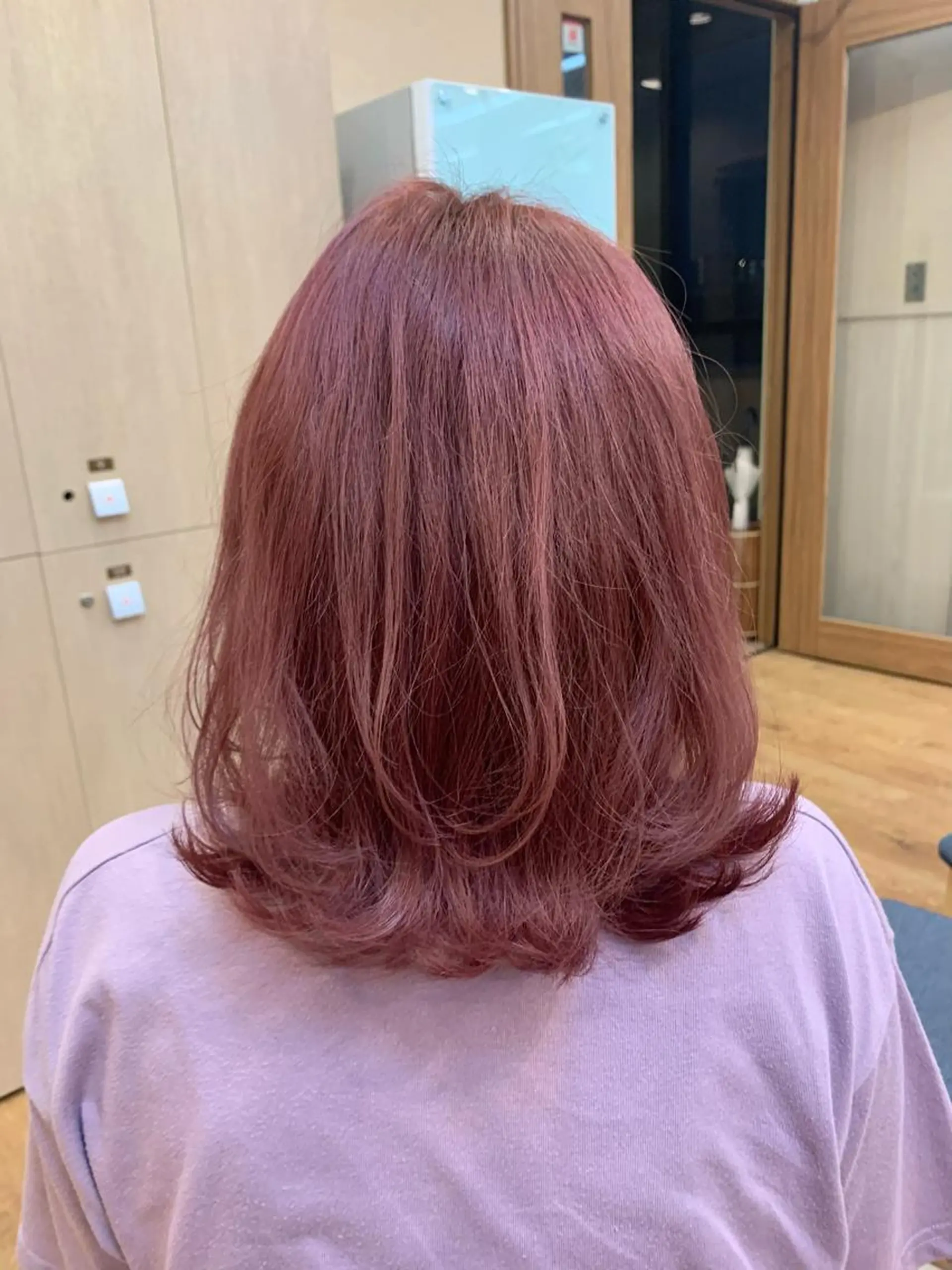 ミディアム カラー ピンクカラー くびれヘア カット ヘアカラー yuri🌼 N°＋uta*天王寺のヘアスタイル