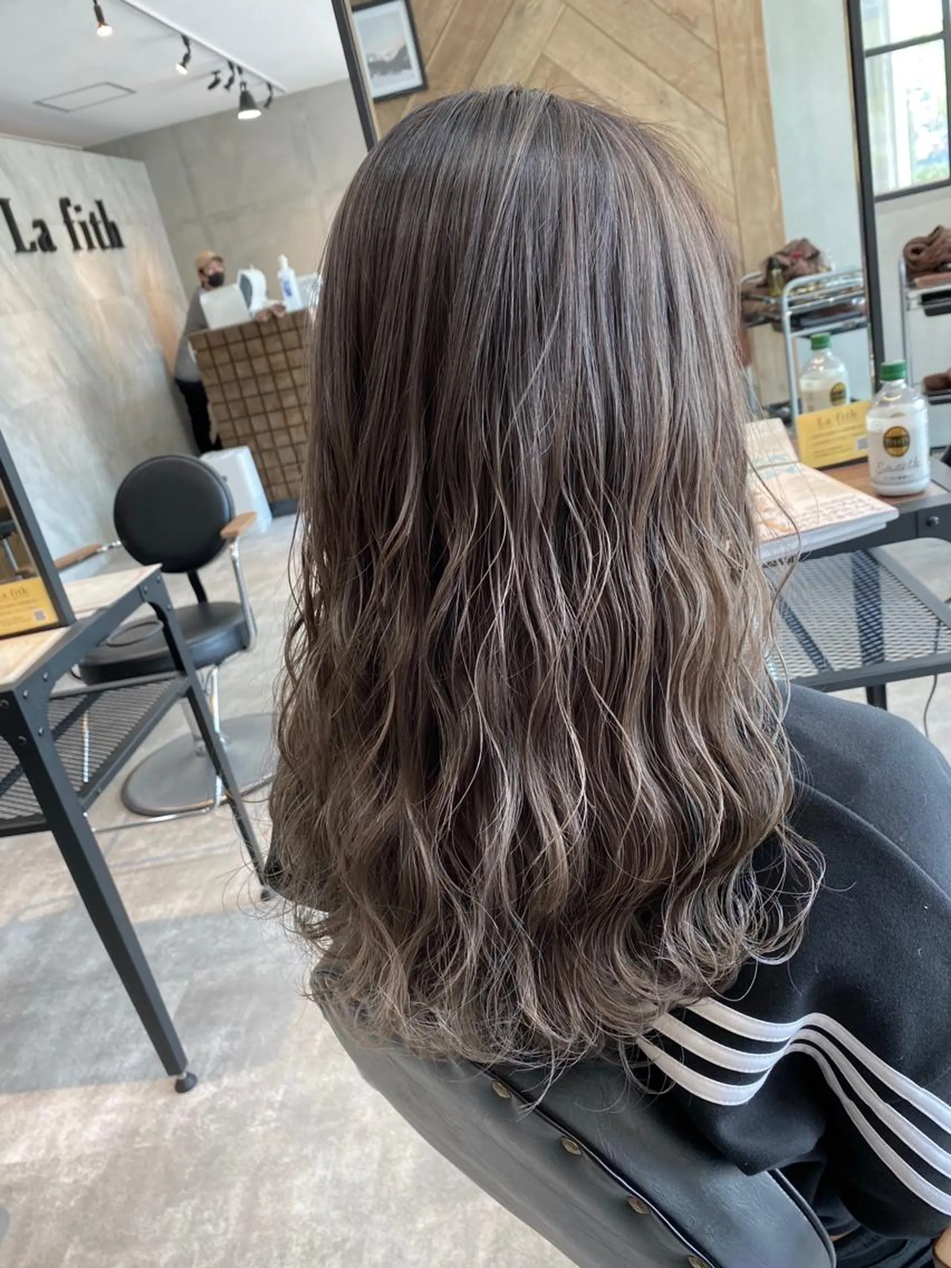 ロング カラー グラデーションカラー ハイライトカラー ハイライト lafithhair ruu.南本庄のヘアスタイル