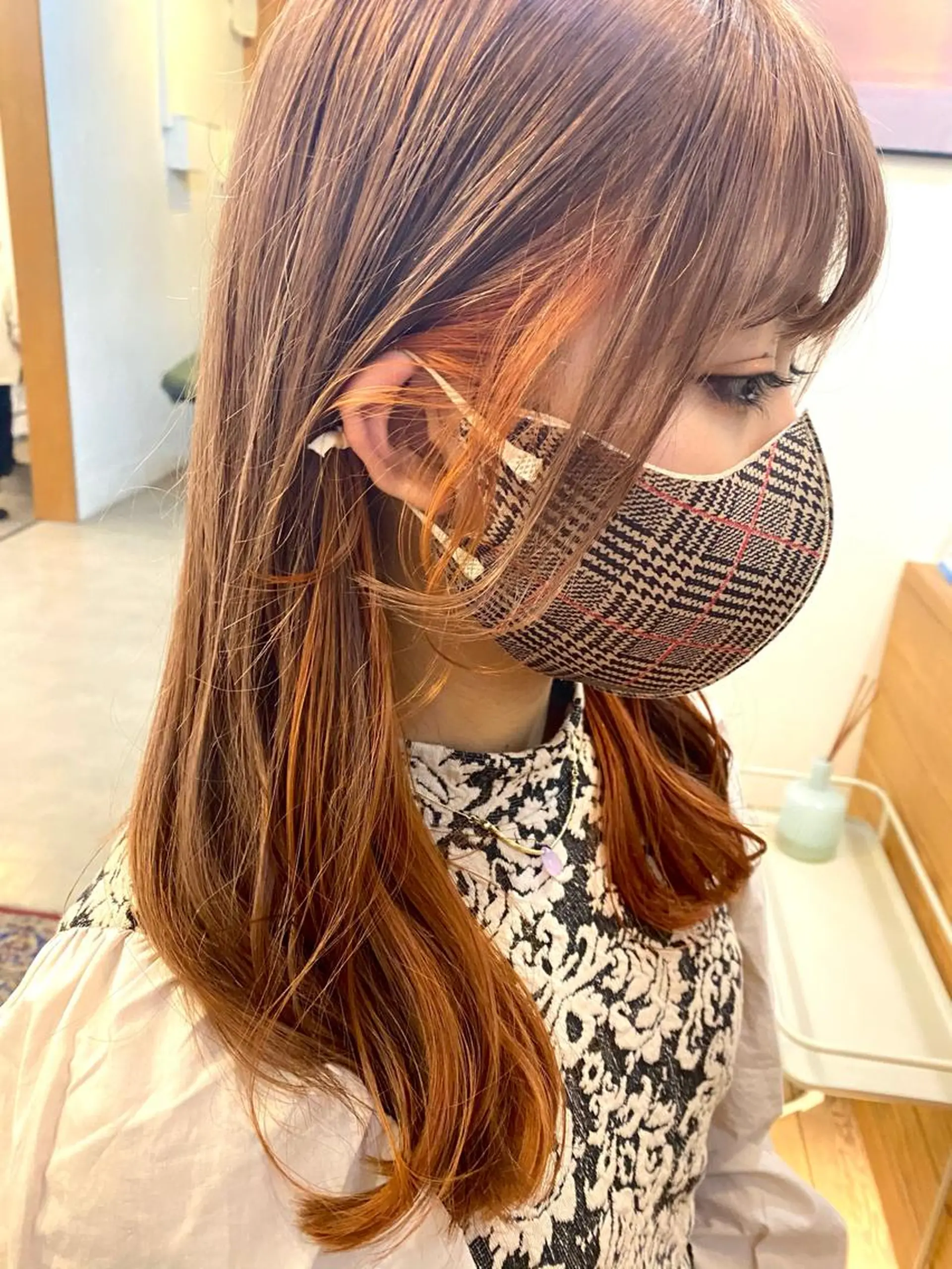 セミロング カラー ヘアカラー トリートメント chama レイヤーカットのヘアスタイル