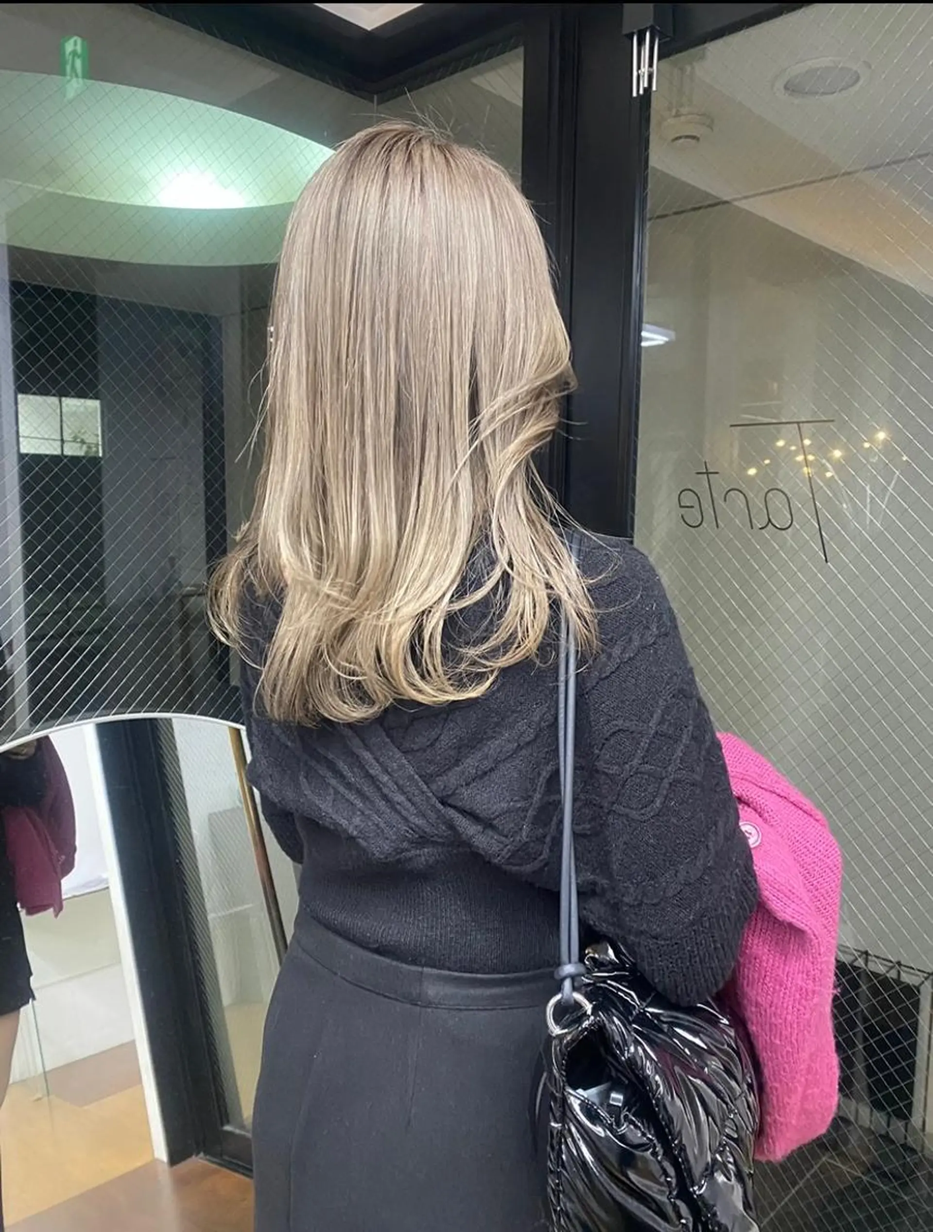 ロング カラー ブリーチ つやカラー🫧柔らか 髪質改善/毛穴整形のヘアスタイル