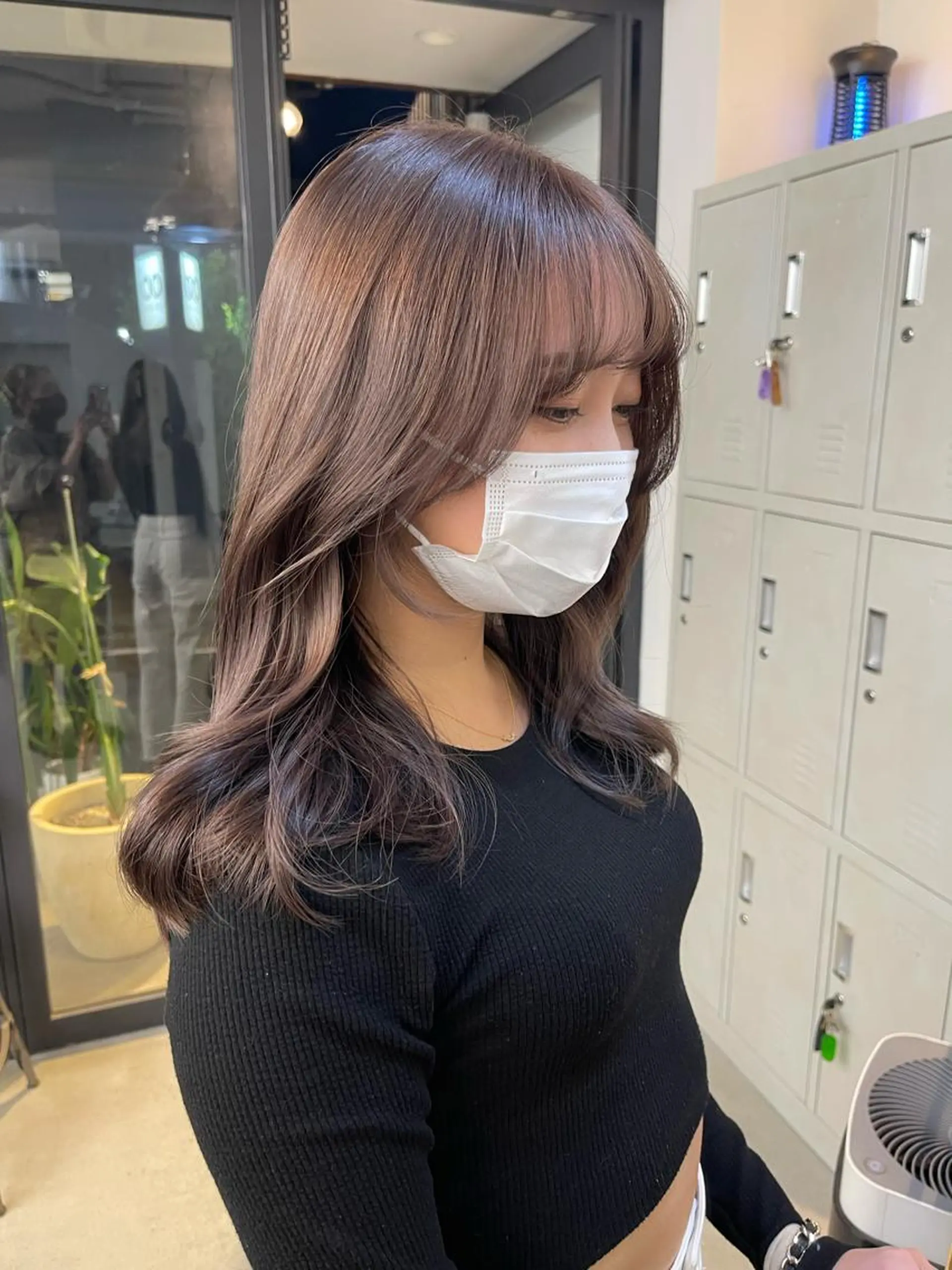 セミロング 顔まわりレイヤー レイヤーカット flamme Annaのヘアスタイル