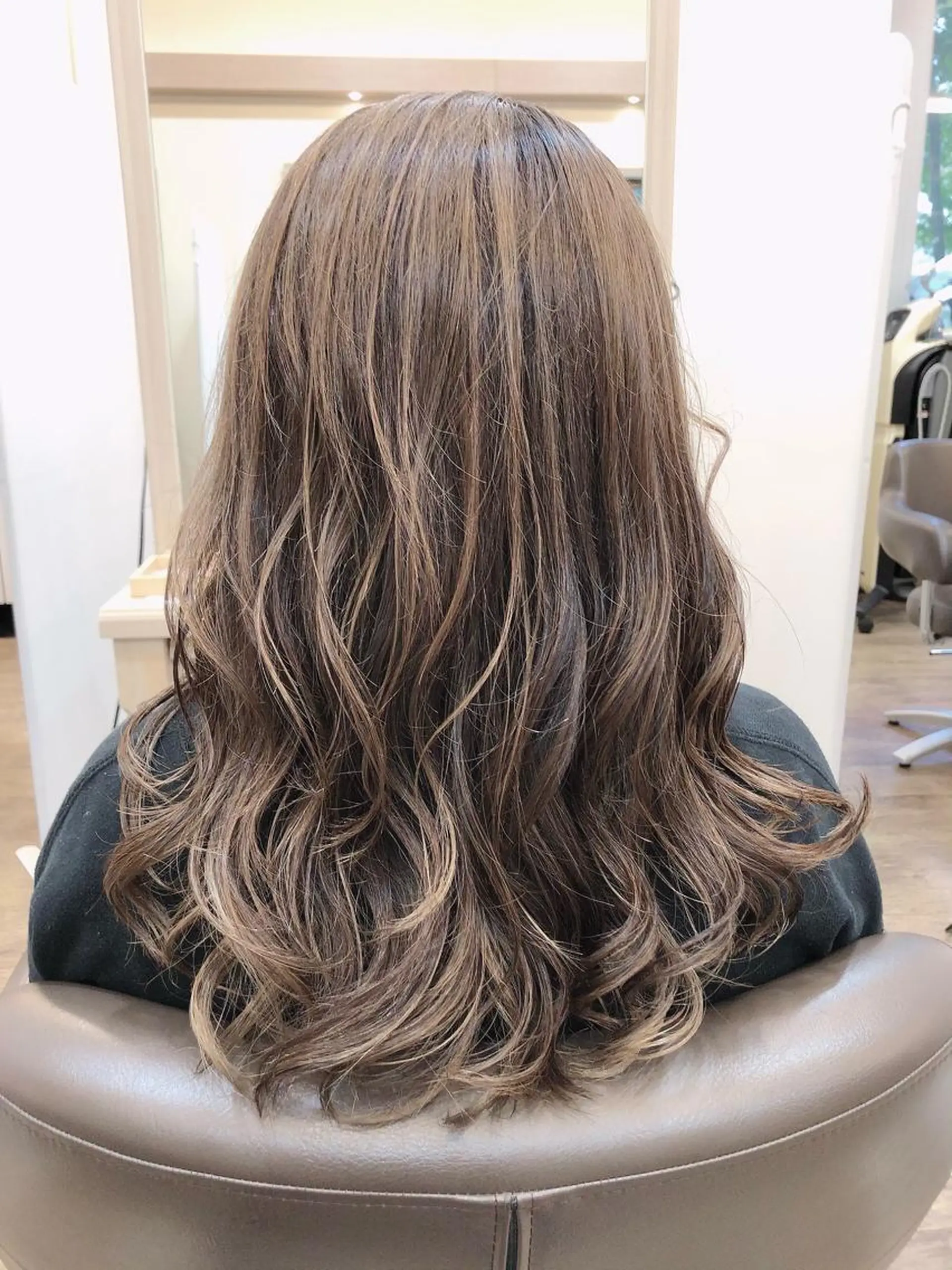 セミロング カラー ブリーチ ケアブリーチ ハイライトカラー ハイライト ヘアカラー 尚平 髪質改善 大人のデザインカラーのその他イメージ