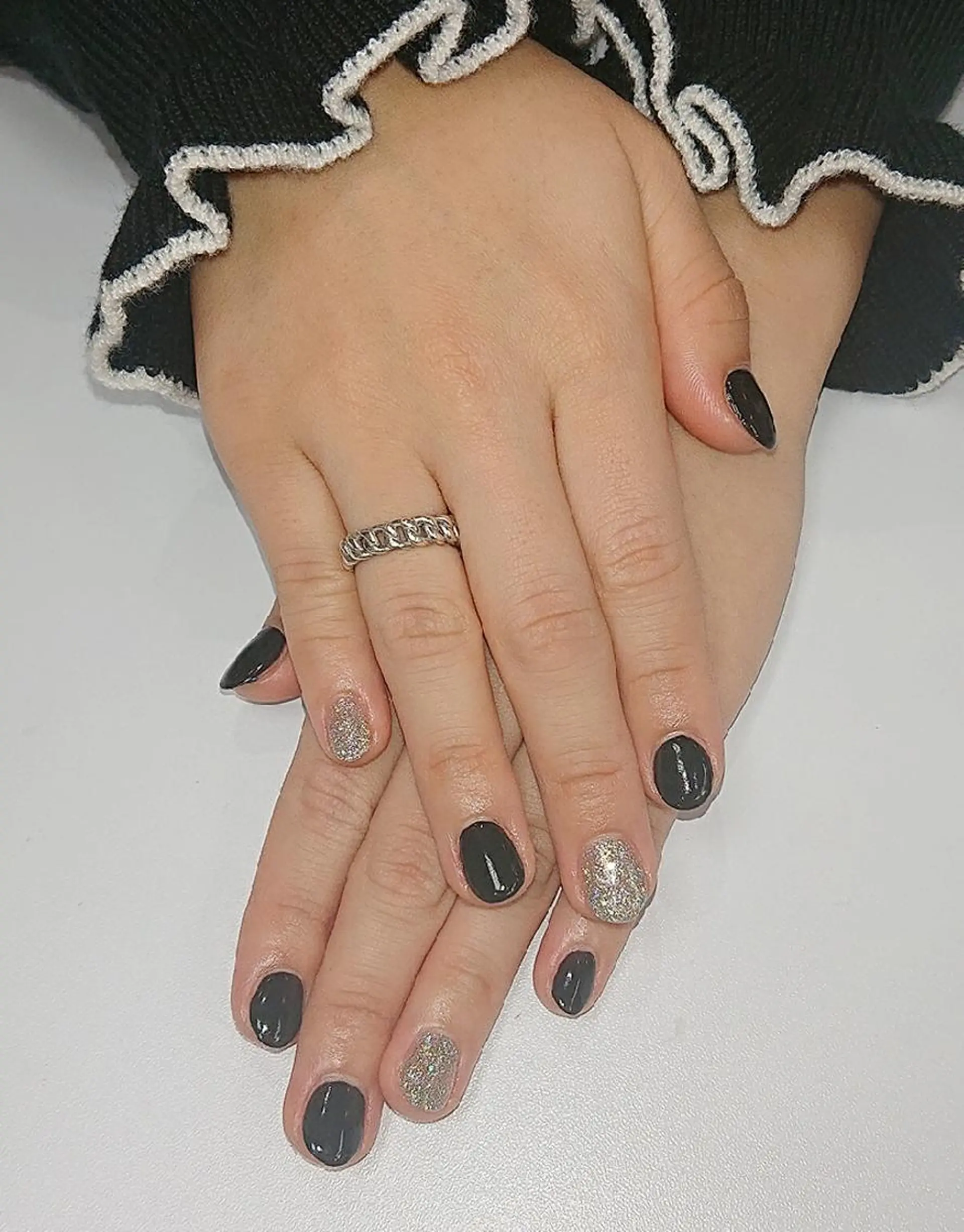 ネイル ラメ(グリッター) シルバー 🍒当日もOK🍒 𝑳𝑼𝑵𝑨花井のネイルデザイン