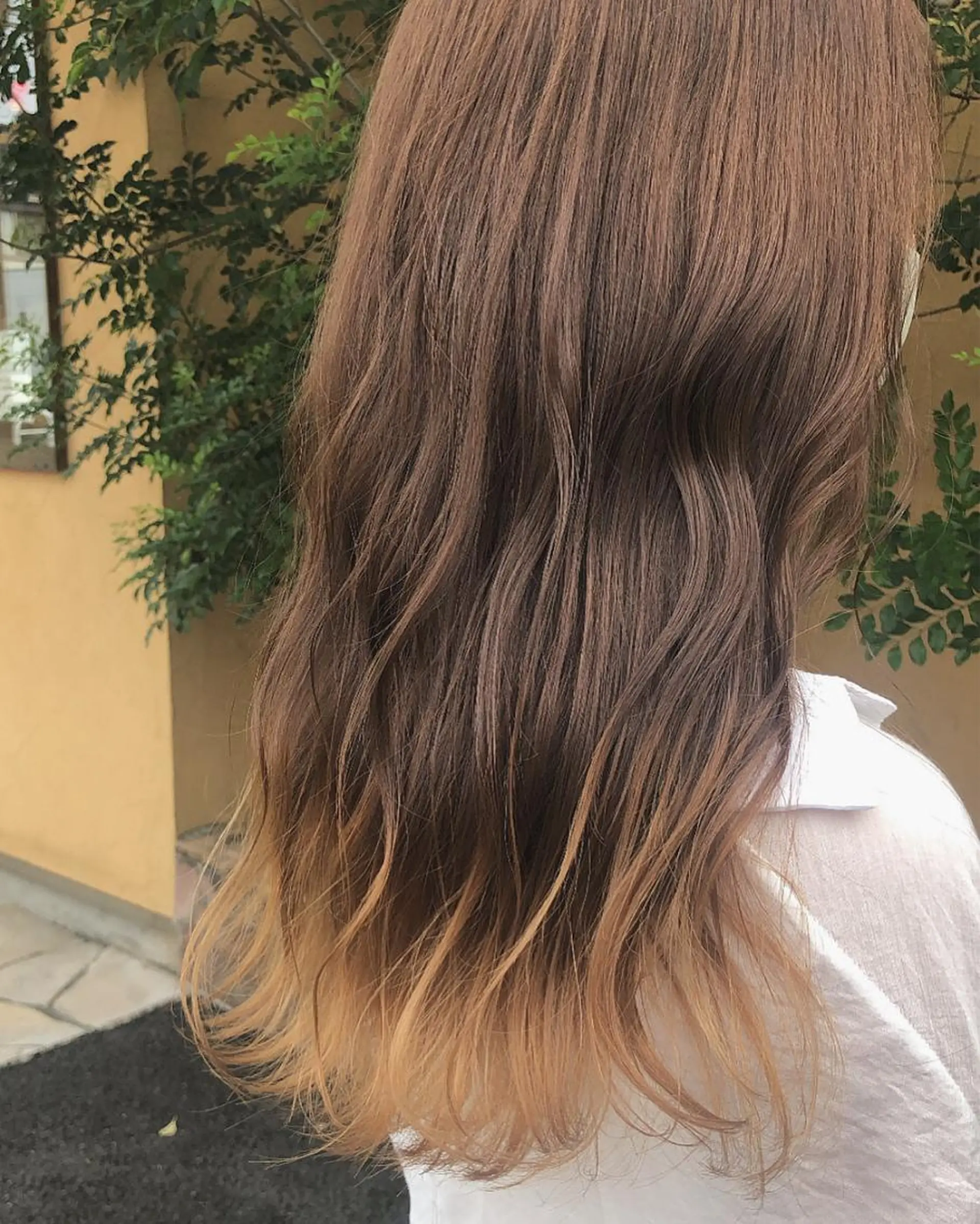 ロング カラー グラデーションカラー 川元 汐音のヘアスタイル