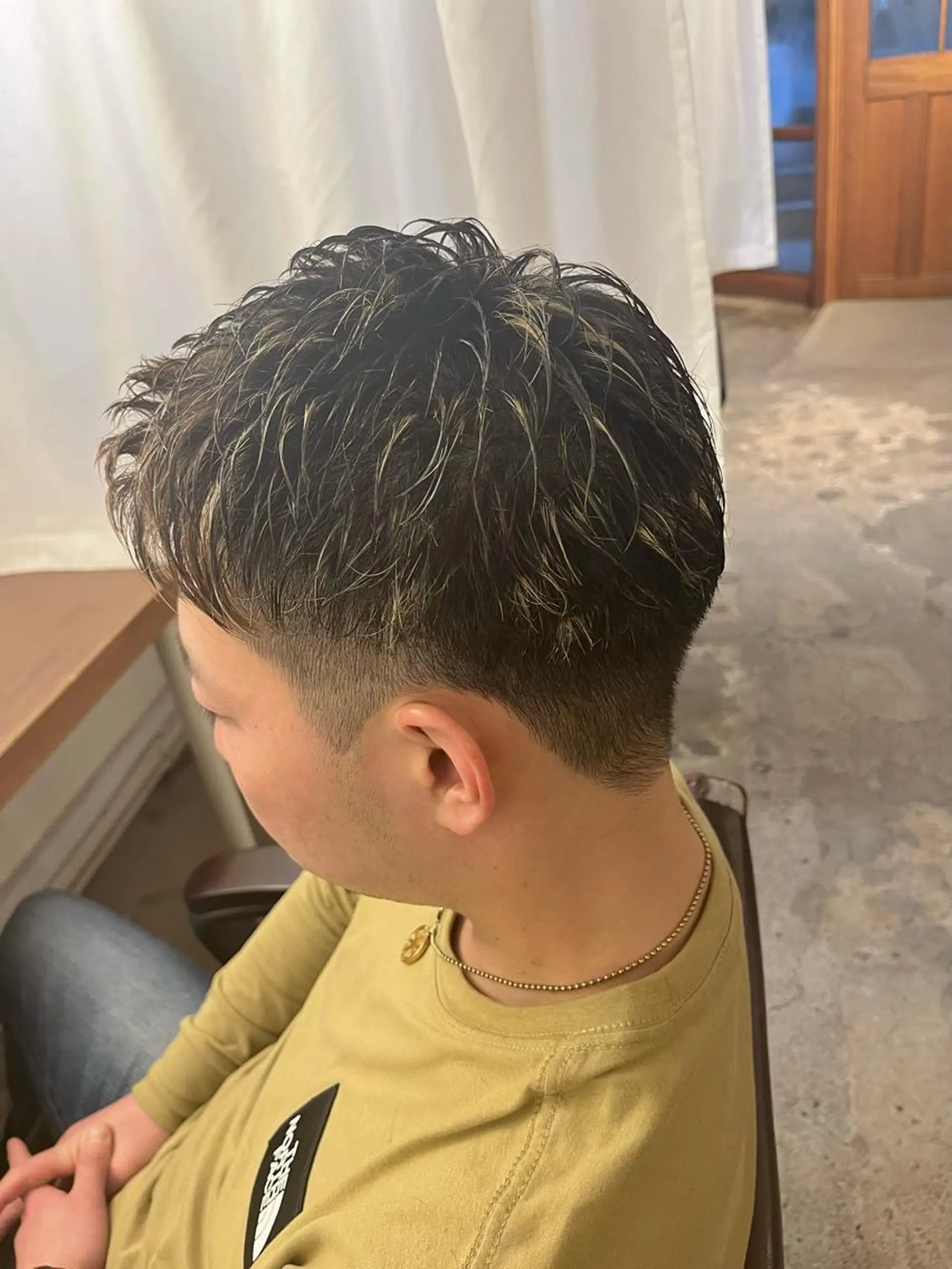 カラー メンズ メンズハイライト 抜きっぱなしブロンド ハイライトカラー ヘアカラー FUJINO RYOのヘアスタイル
