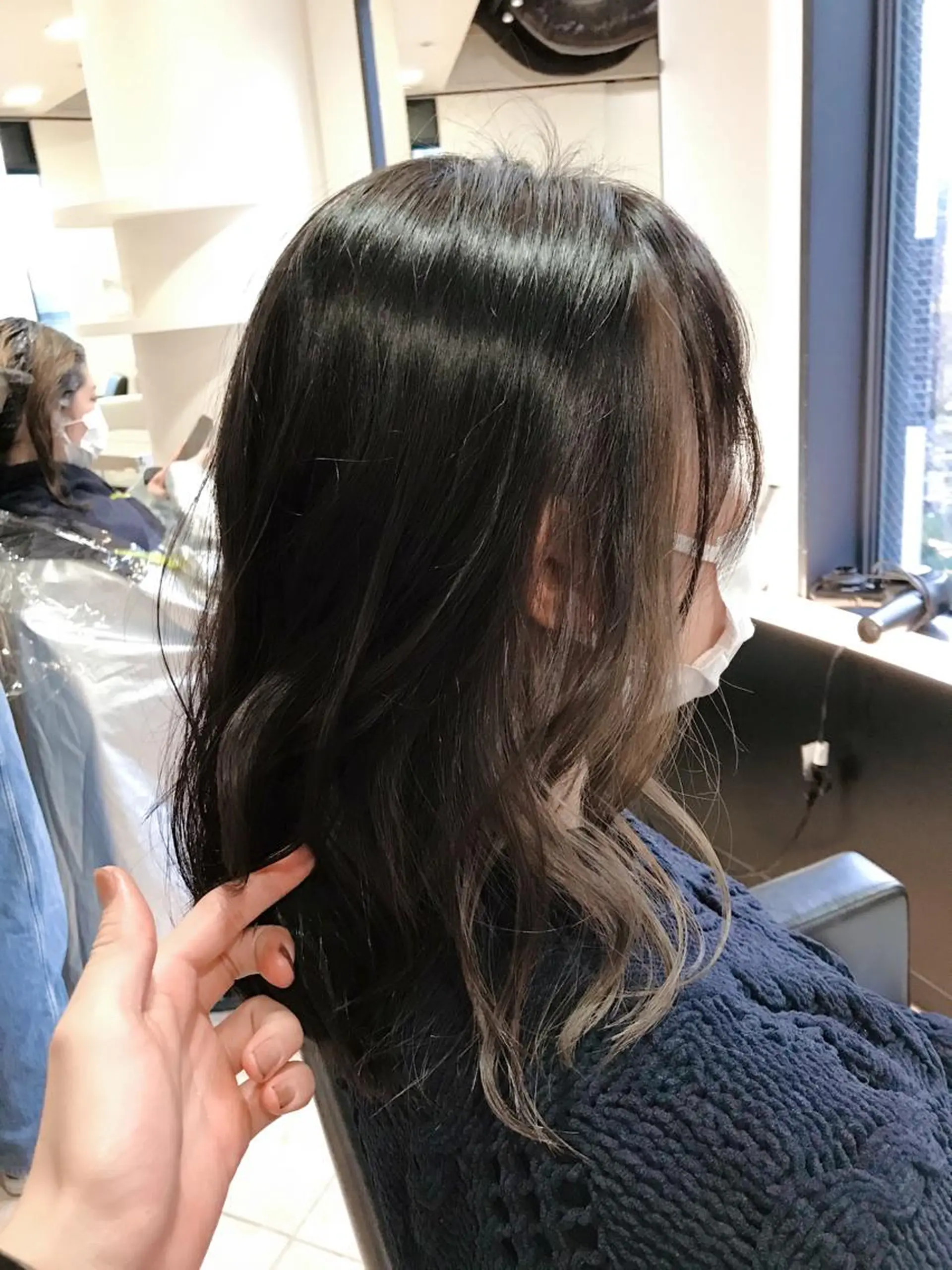 ミディアム カラー グレージュ インナーカラー 川崎 龍馬のヘアスタイル