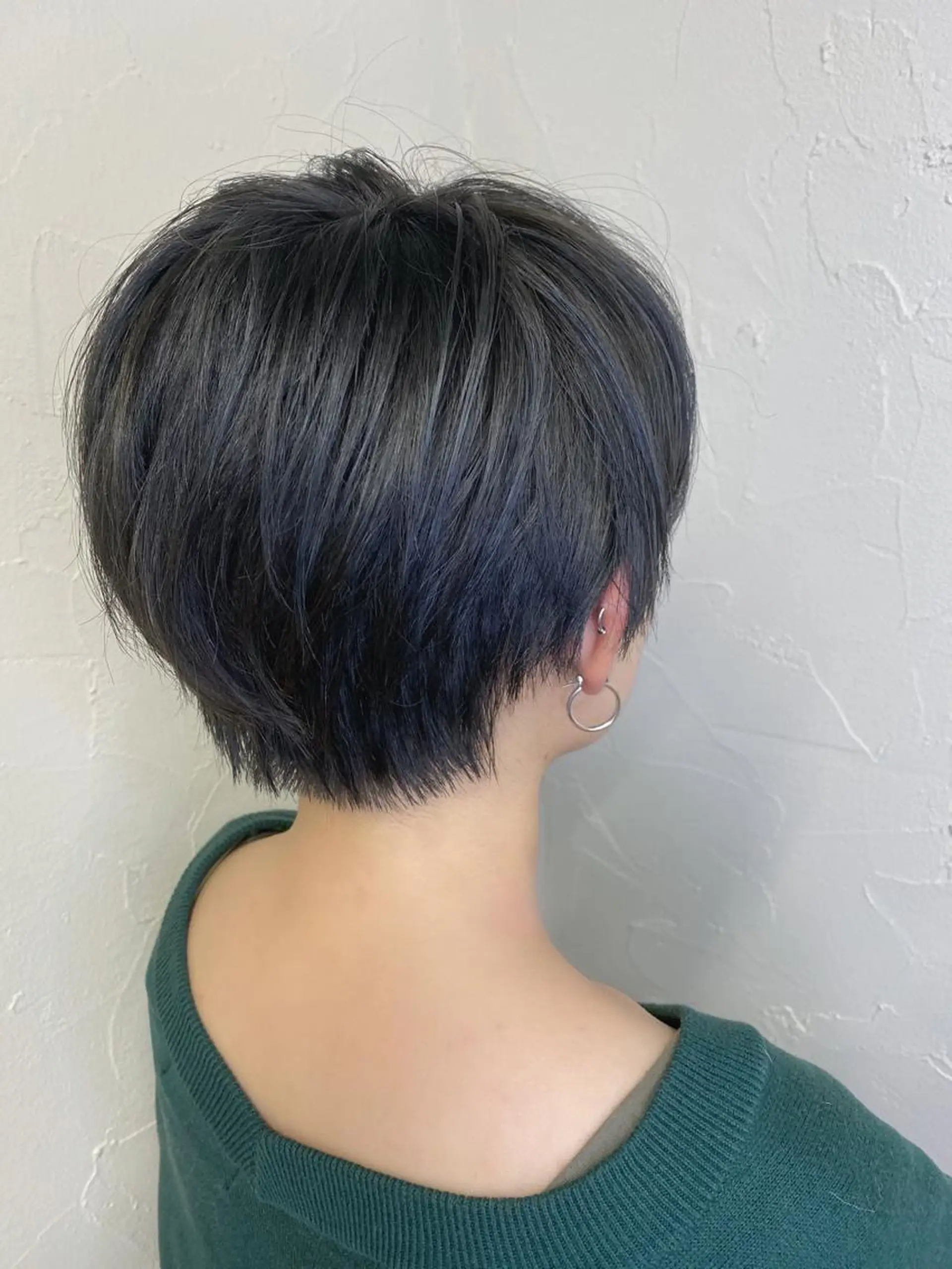 ショート カラー ネイビーカラー ショートヘア 髪質改善特化❇️ ストウシンゴのヘアスタイル