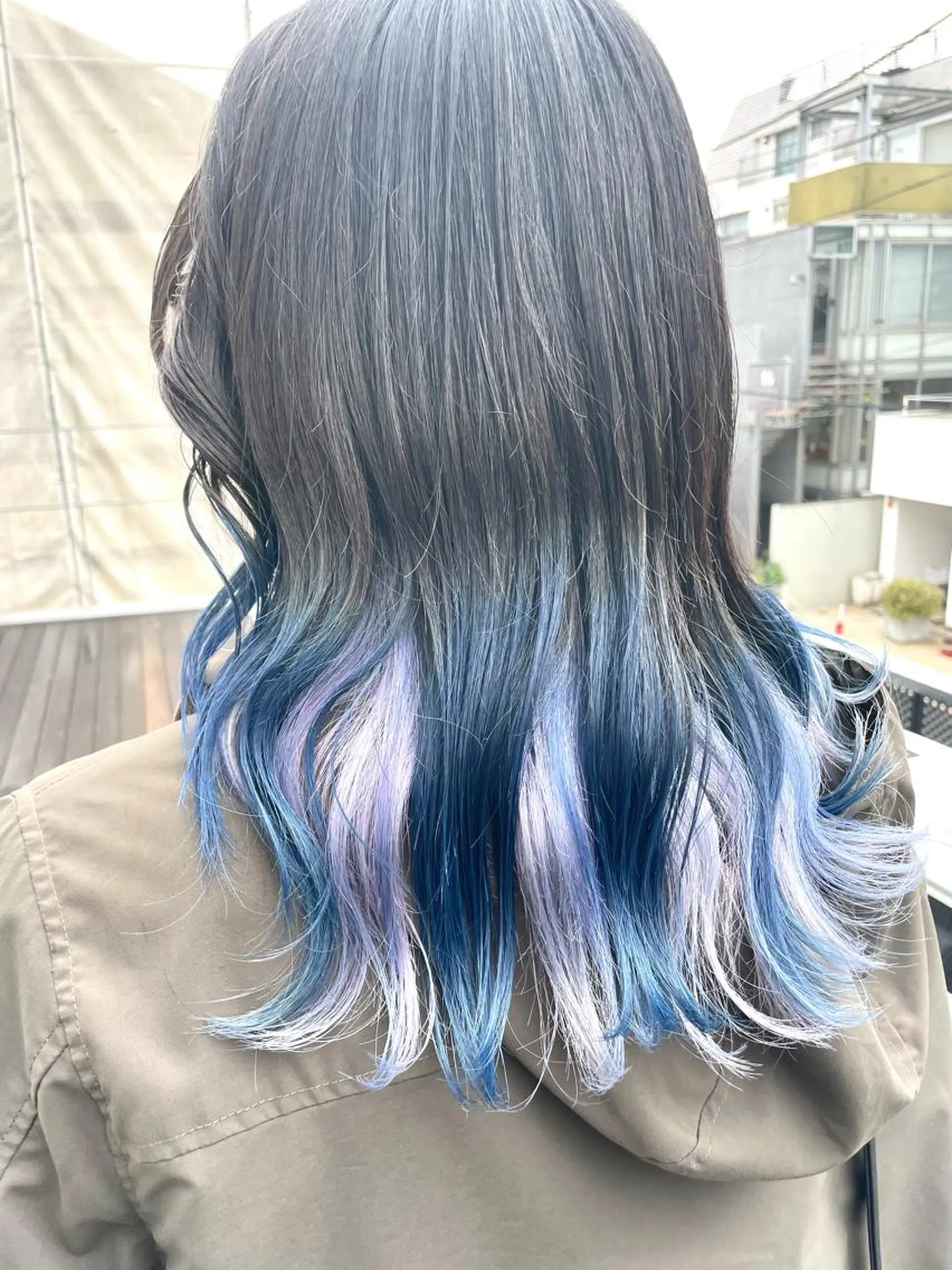 ミディアム カラー ブリーチ ブルーカラー ケアブリーチ ダブルカラー インナーカラー/推し アニメカラー/ウルフのヘアスタイル