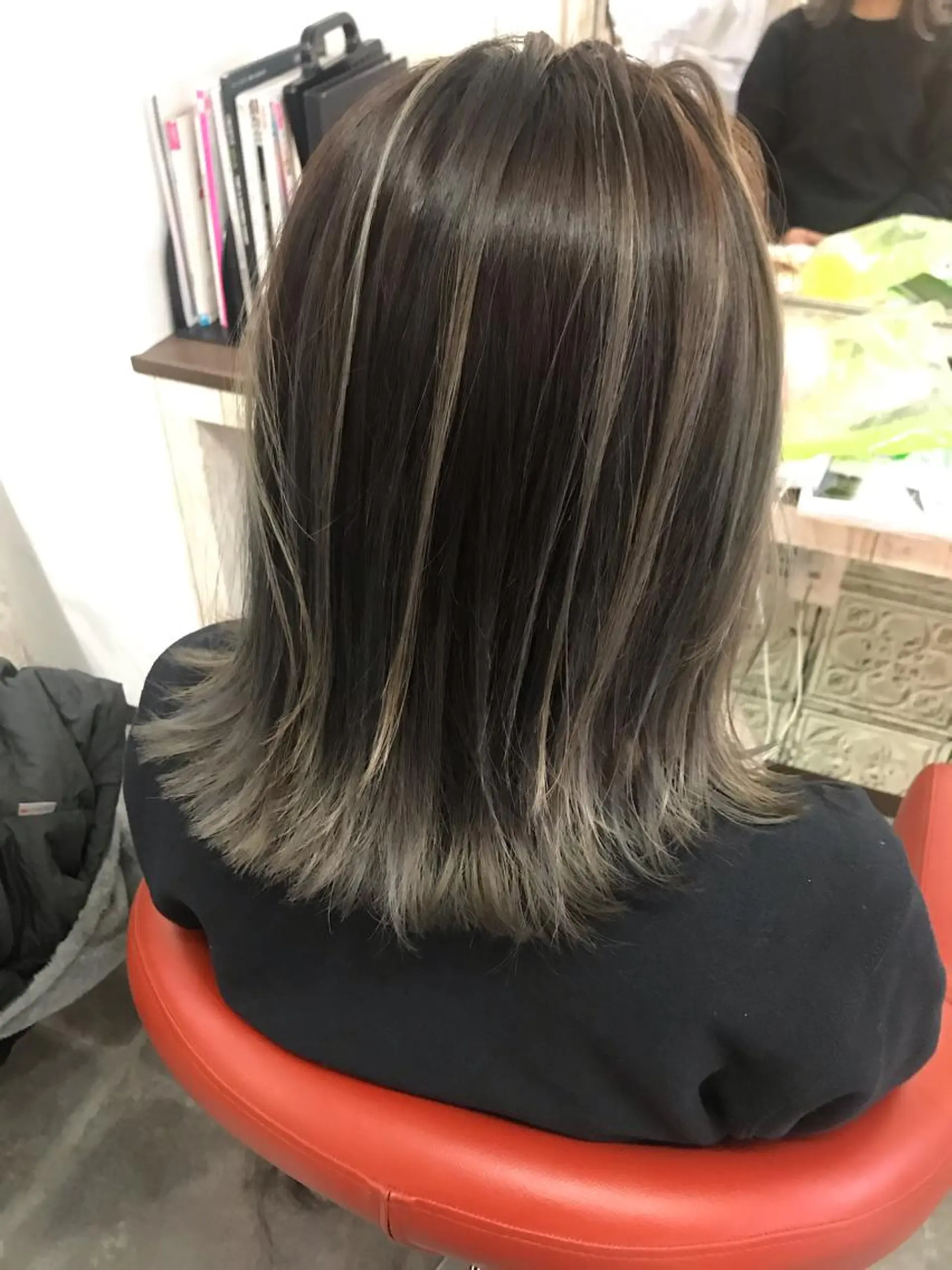 ミディアム カラー カット ヘアカラー ハイライト、レイヤー カット/西梅田/中西のヘアスタイル