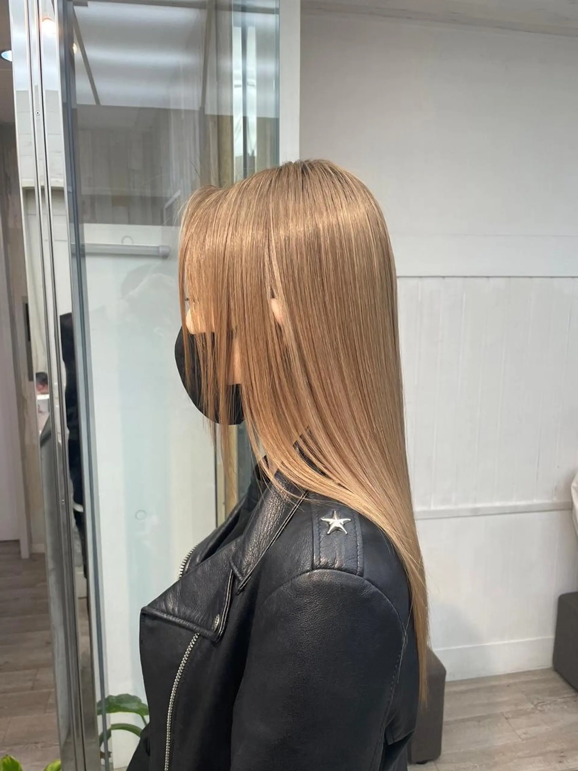 セミロング カラー パーマ ヘアアレンジ アディクシーカラー アッシュ バレイヤージュ ベージュカラー ブリーチ newi grande 横浜店のヘアスタイル