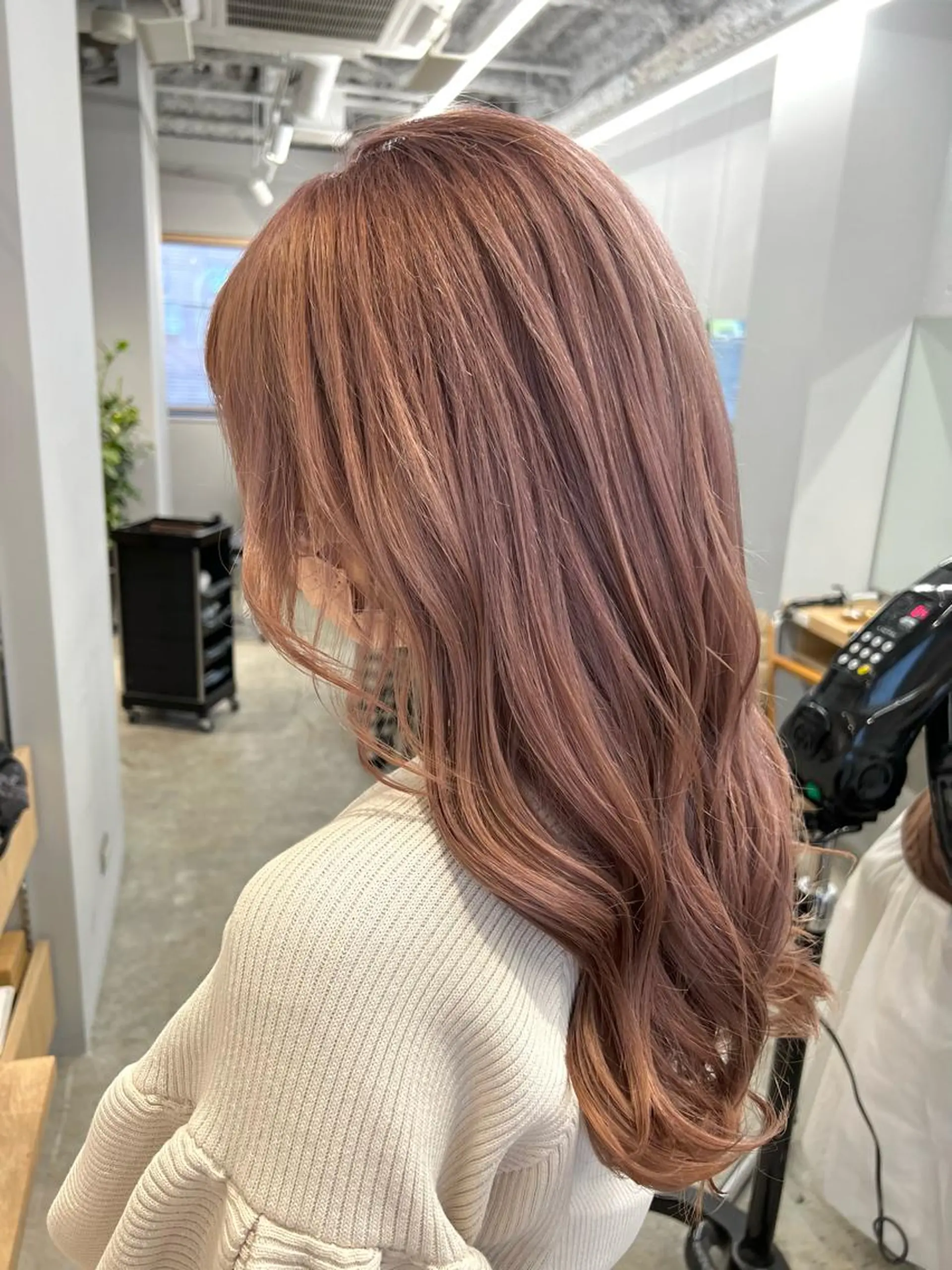 セミロング カラー ベージュカラー ブリーチ ピンクカラー ピンクベージュ 代表　YUKI ☆のヘアスタイル