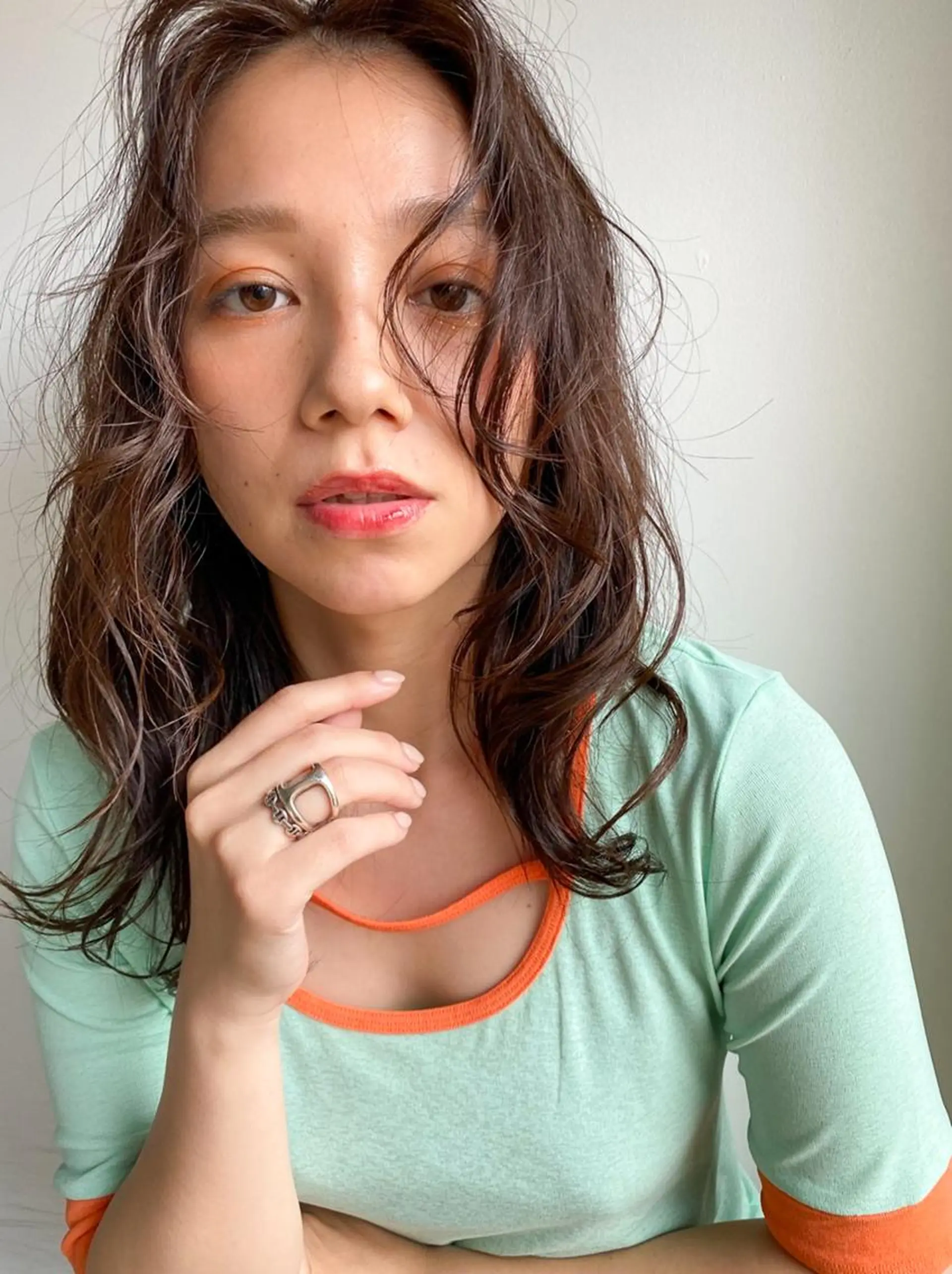 ミディアム ショートボブ ミディアムパーマ ボブ エギョモリ 天使の羽バング・フェザーバング カット ヘアカラー CEINE＋ officialのヘアスタイル