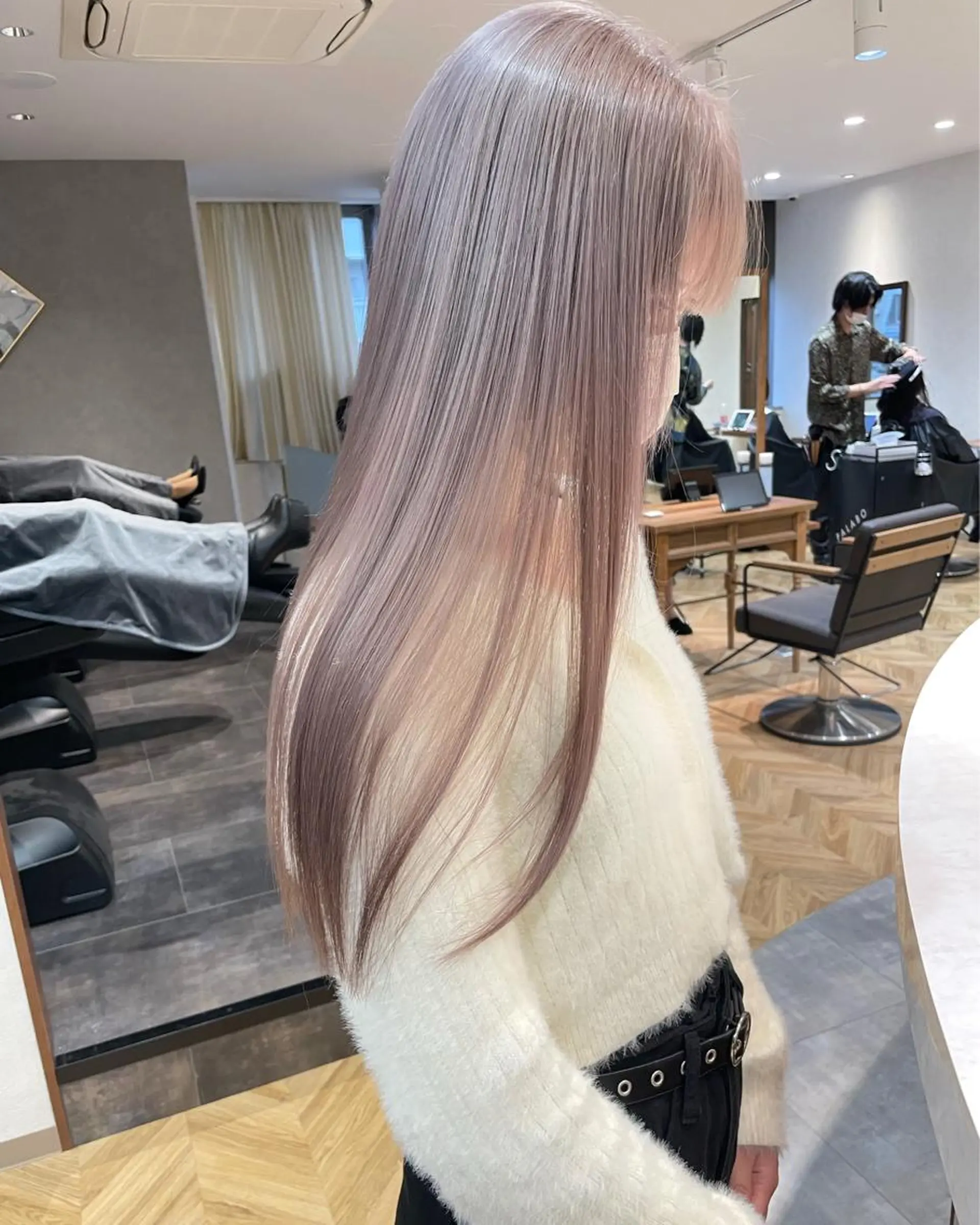 カラー 💛うる艶ハイトーン LEON💛のヘアスタイル