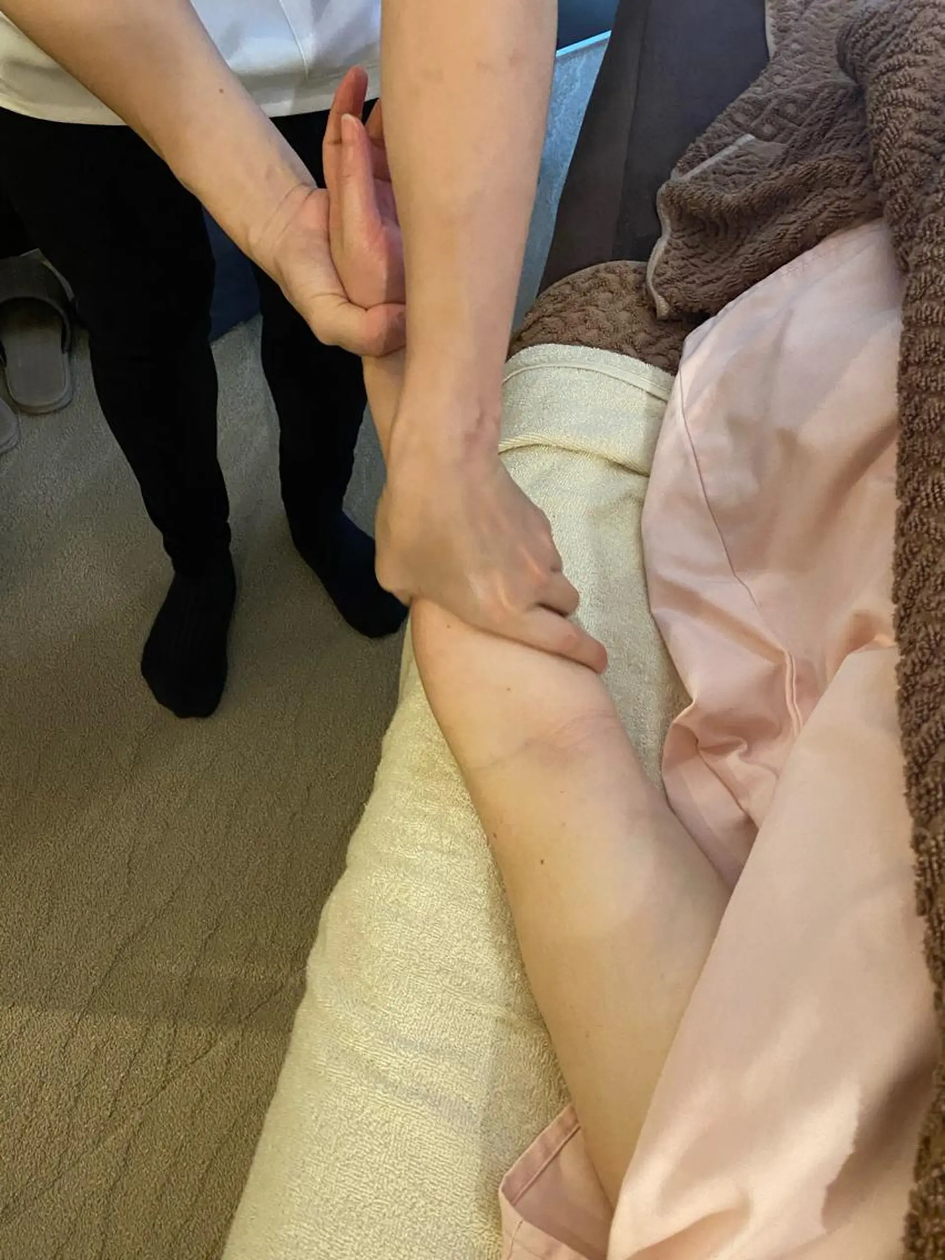 Acupuncture  salon LINOA リノア鍼灸院所属・ヘッドスパ鍼/小顔鍼 耳ツボ 　LINOAのエステ・リラクイメージ
