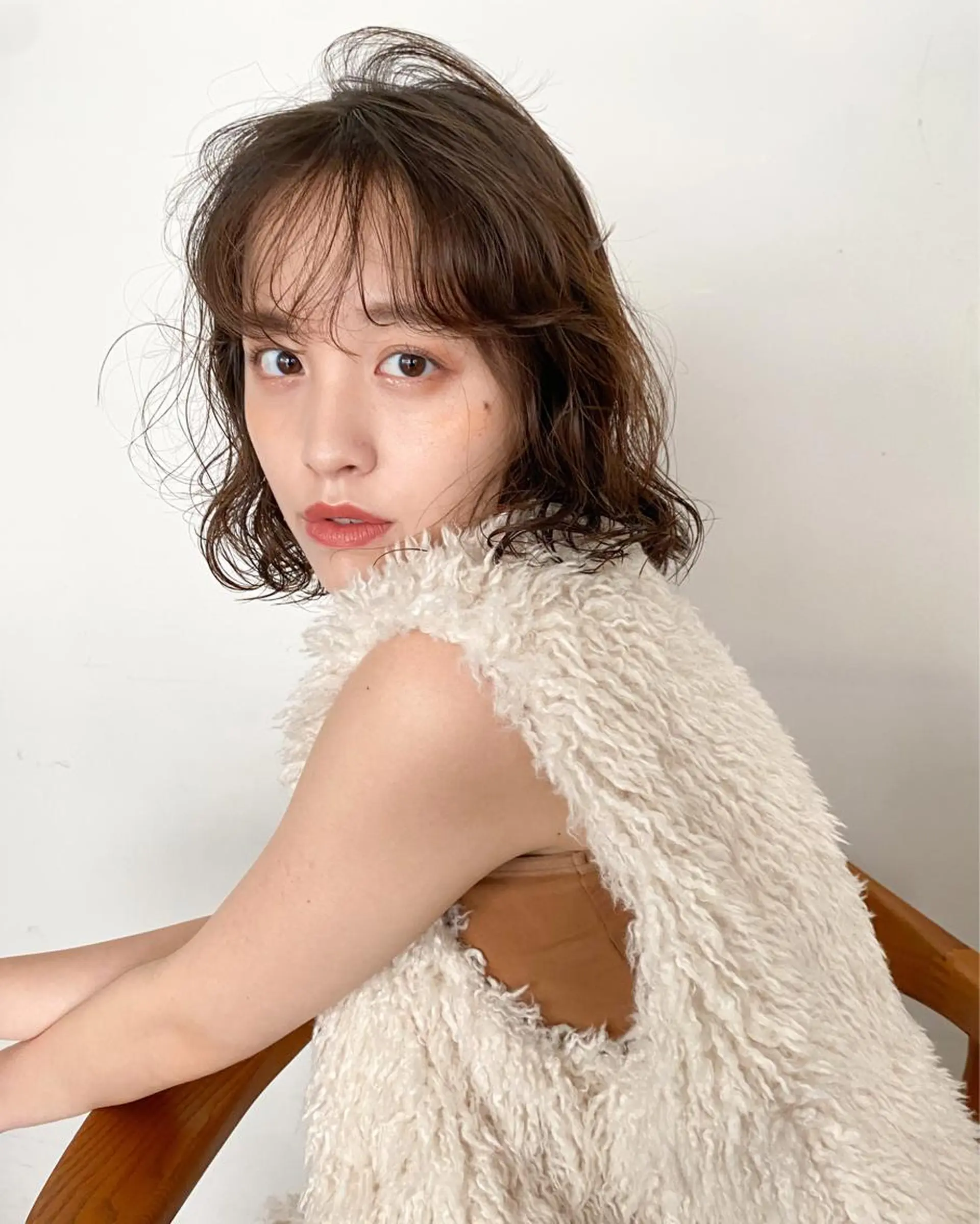 ミディアム パーマ 津葉井 麗奈のヘアスタイル