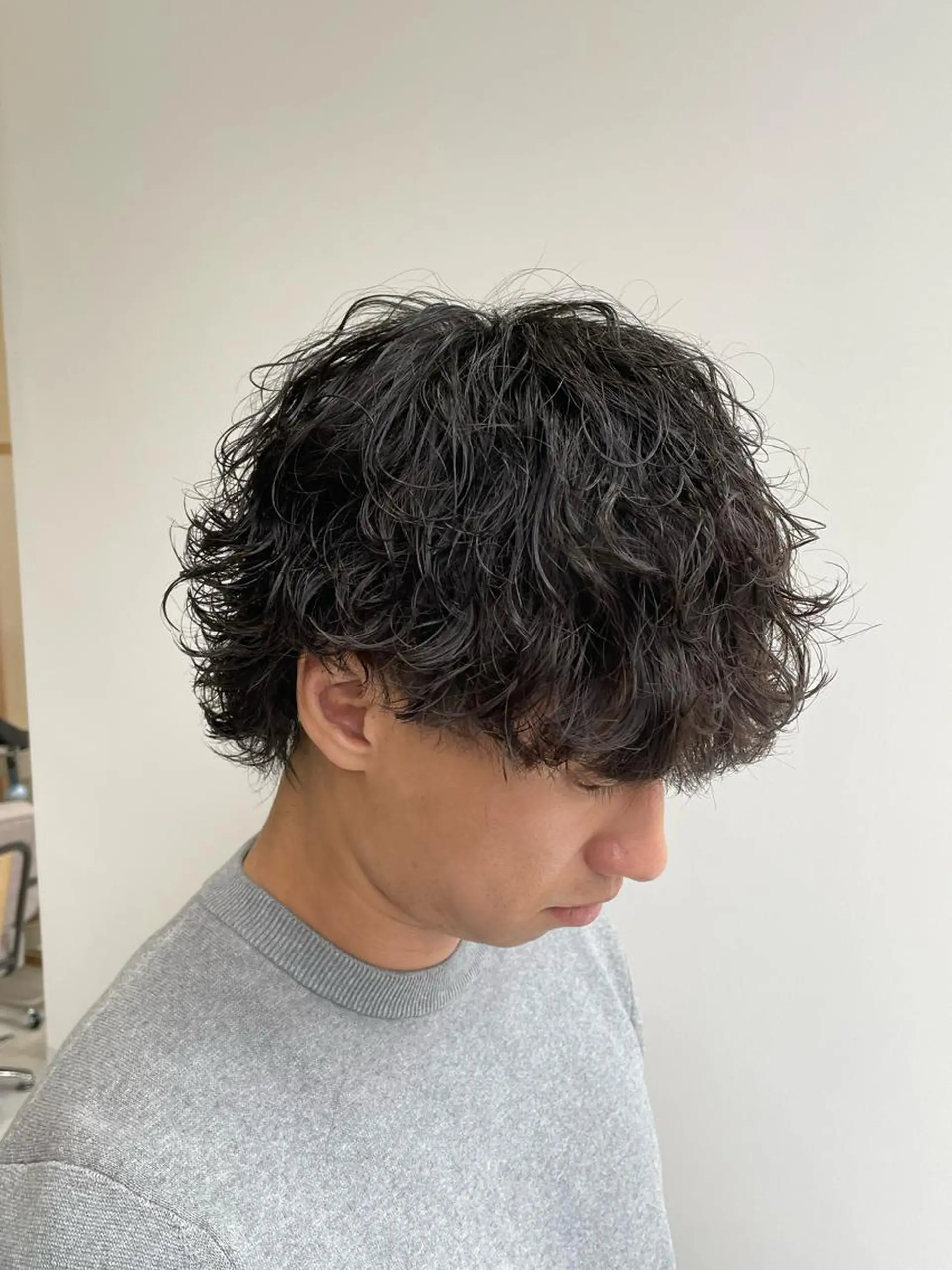ミディアム パーマ メンズ 🔥縦落ちツイスパ 🔥鈴木健紀のヘアスタイル