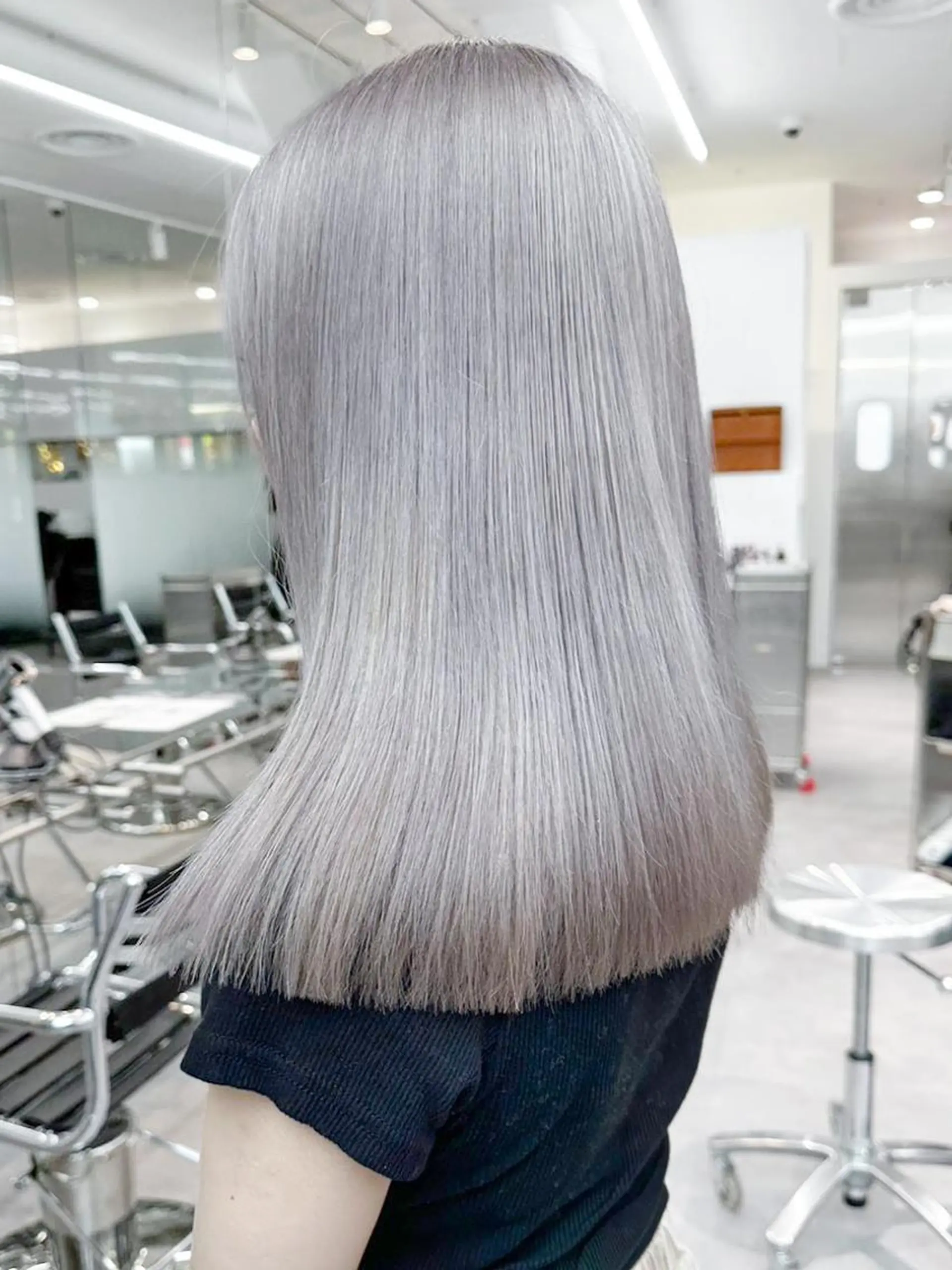 カラー セミロング シルバー ホワイトシルバー カット ヘアカラー トリートメント ITbyALBUM 藤沢店のヘアスタイル