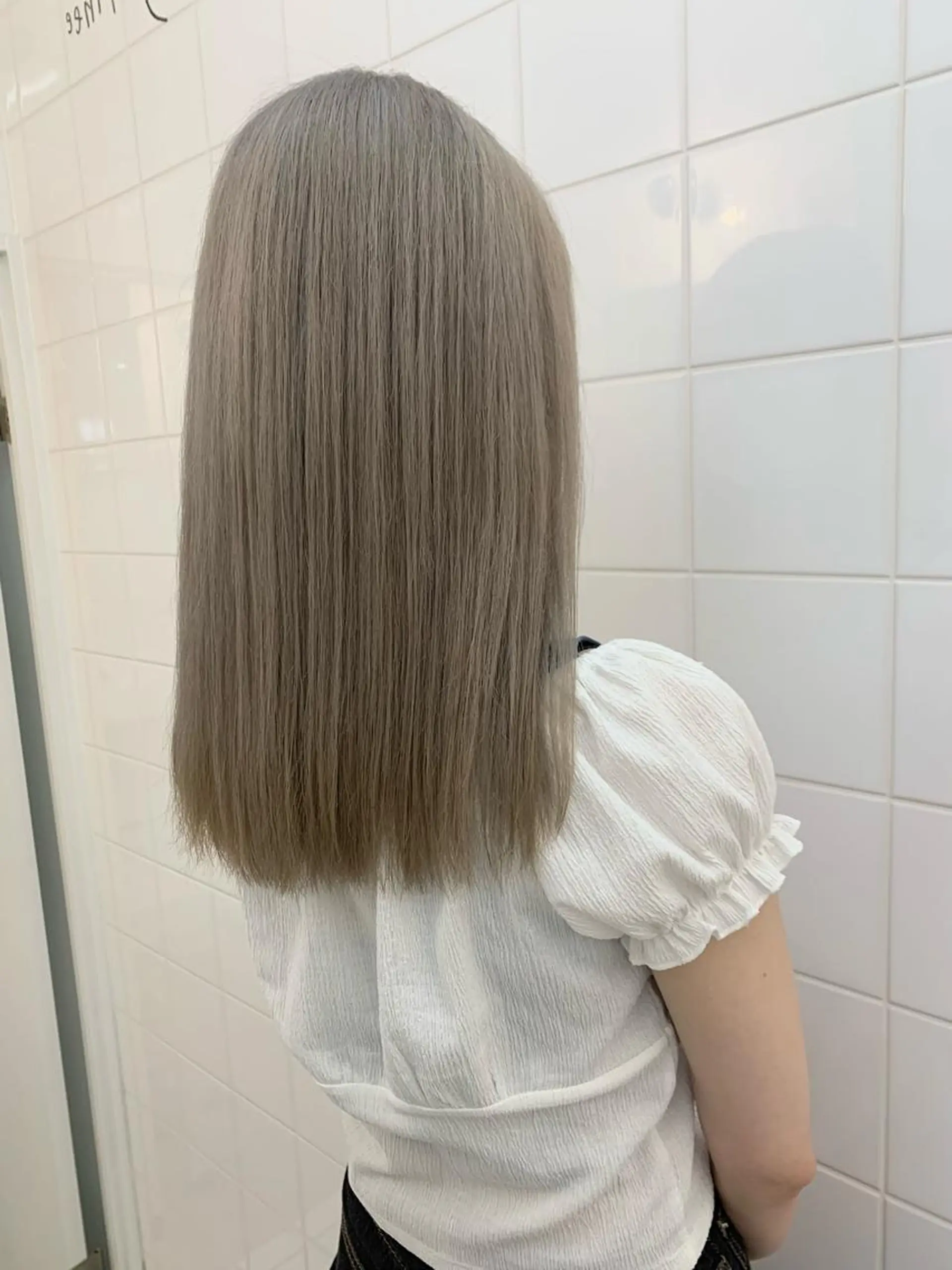 ロング カラー ヘアアレンジ カット ヘアカラー 🧨ブリーチー×ボブ レイヤー💎じゅえるのヘアスタイル