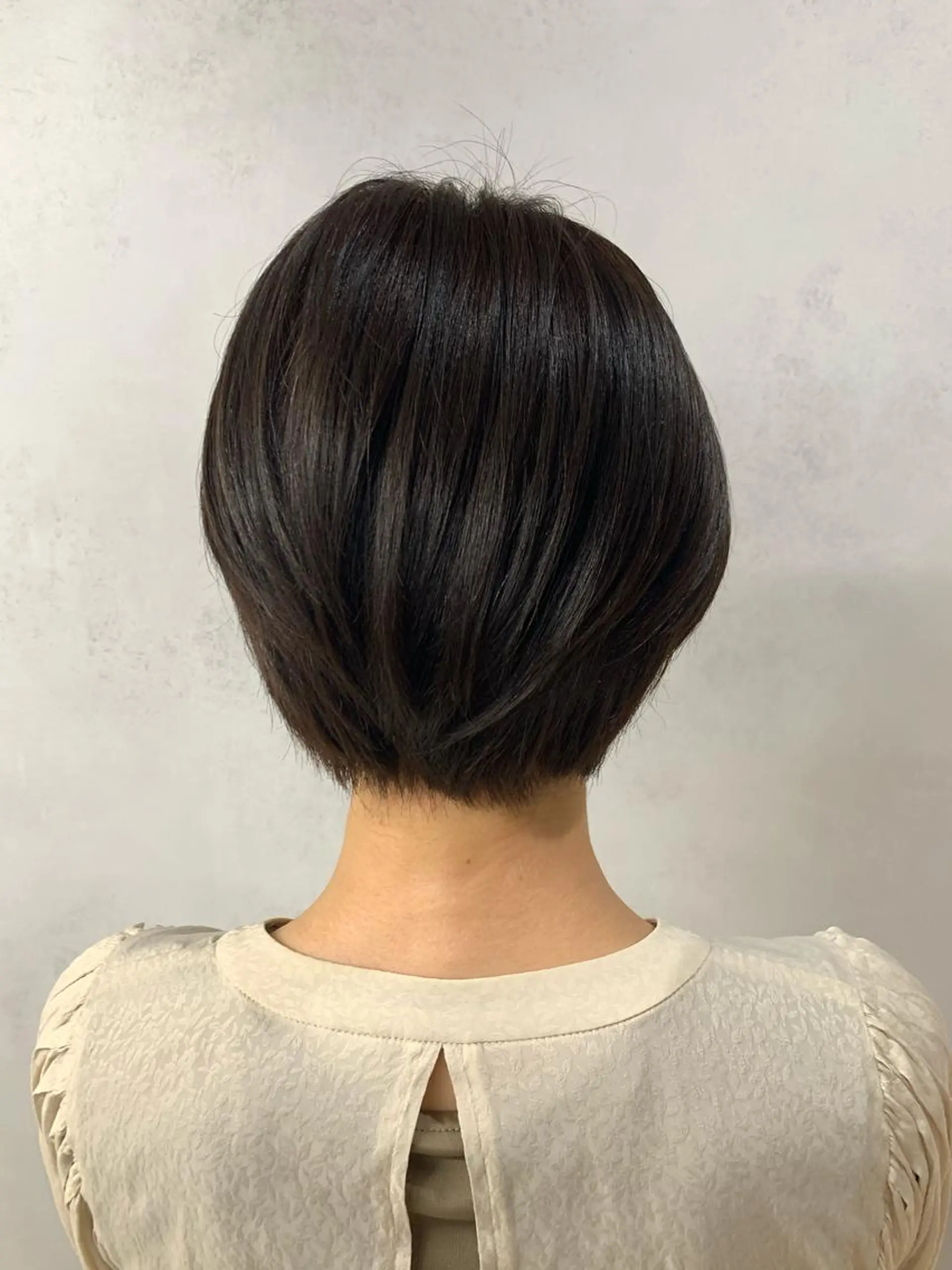 ショート カラー ケアブリーチ/ili 村上佳那多のヘアスタイル