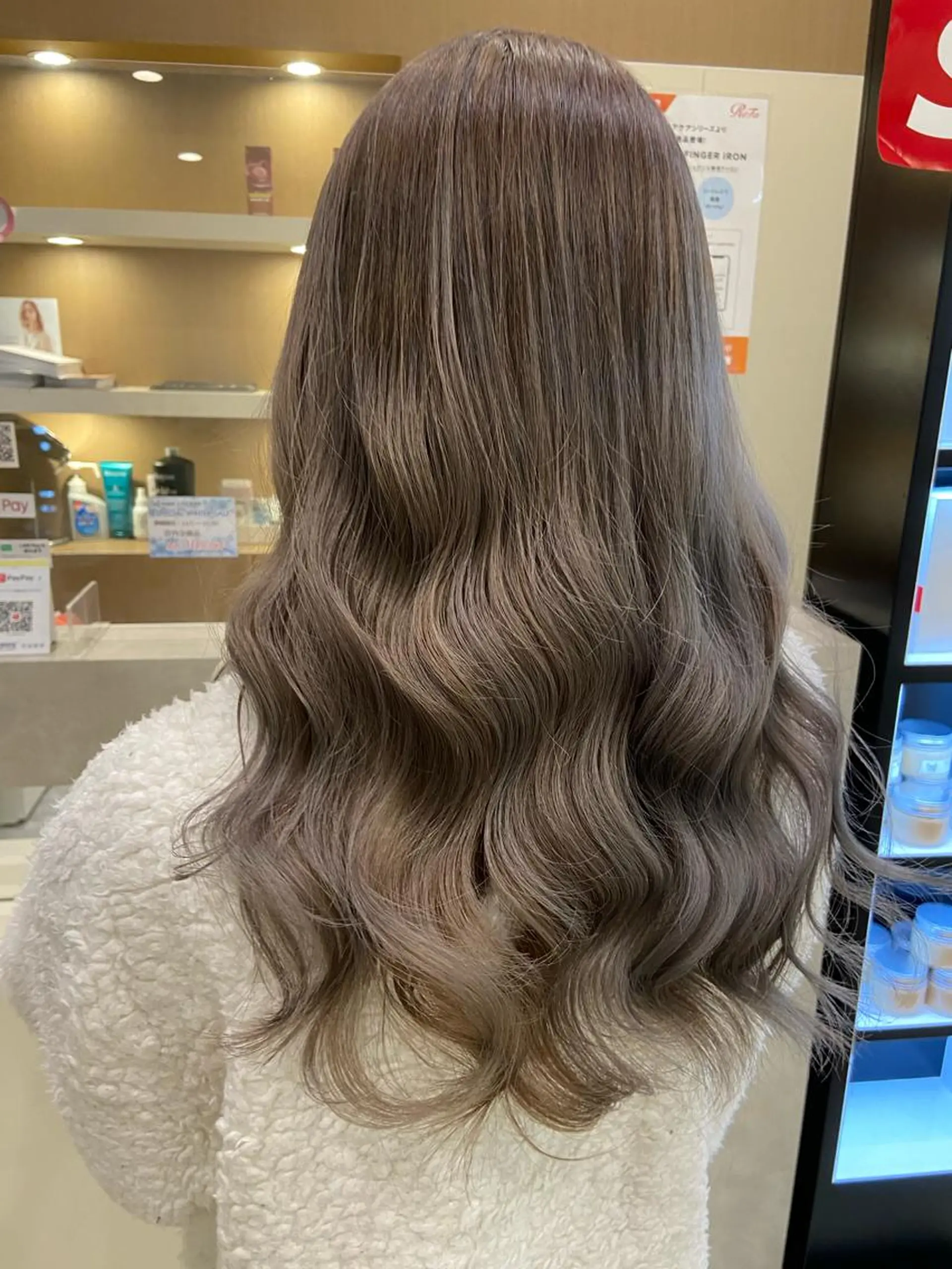 ロング ヘアカラー 淺谷 美紀のヘアスタイル